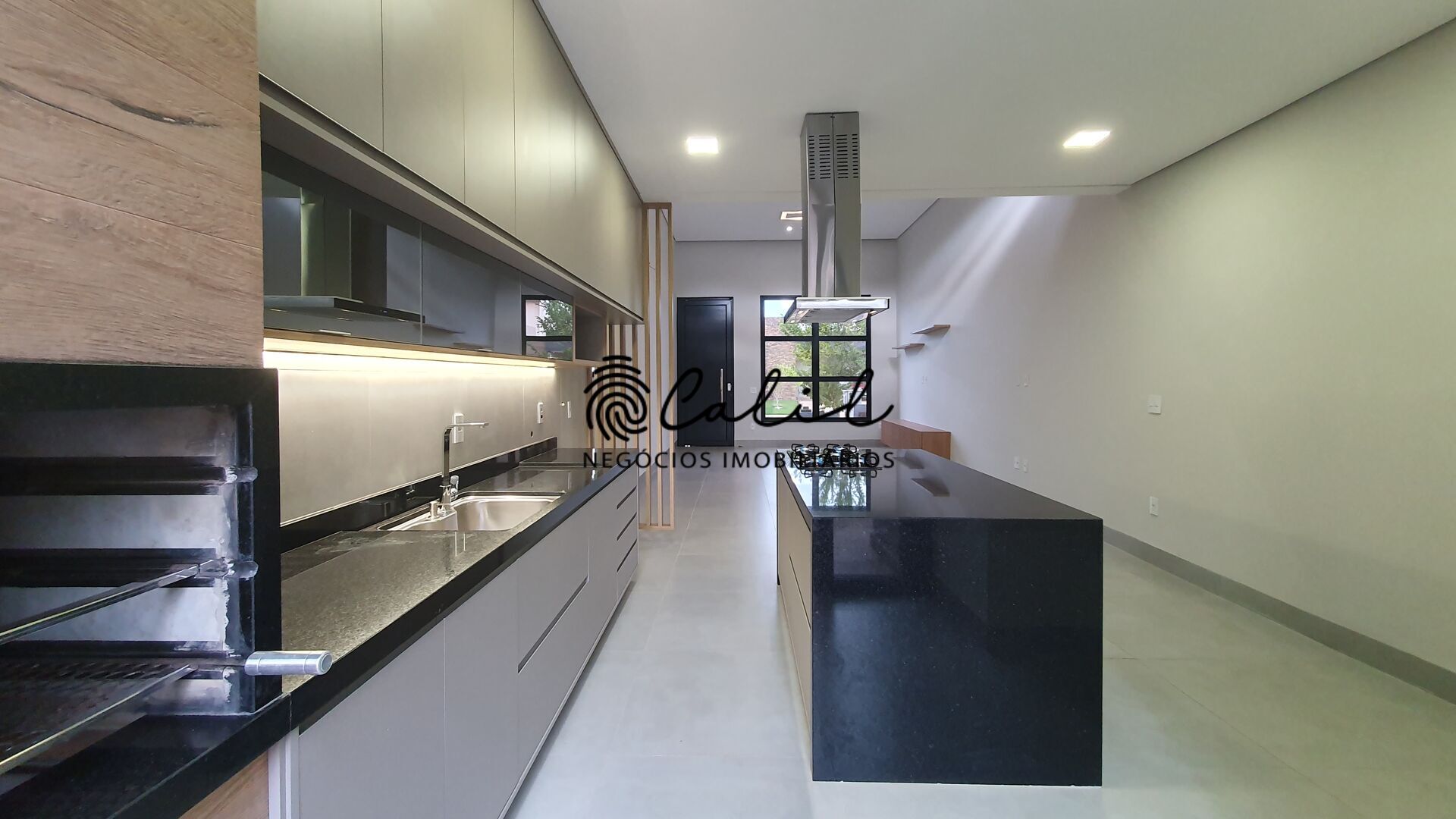 Casa de Condomínio à venda com 3 quartos, 270m² - Foto 1