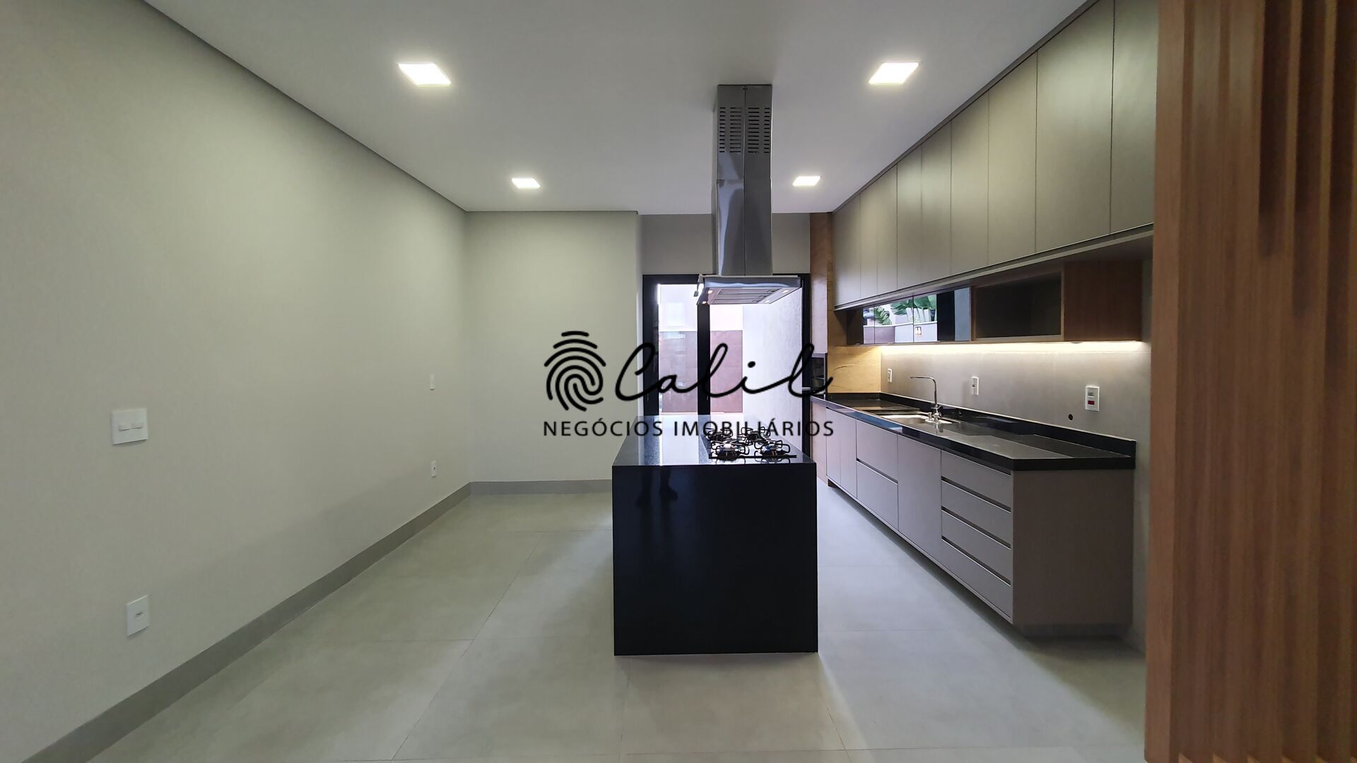 Casa de Condomínio à venda com 3 quartos, 270m² - Foto 3