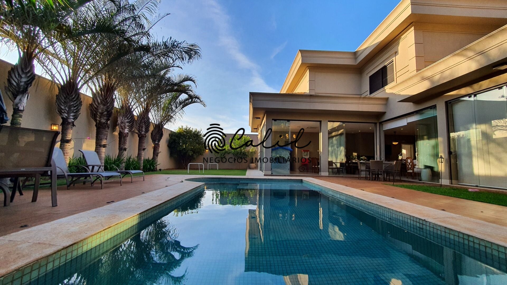 Casa de Condomínio à venda com 4 quartos, 604m² - Foto 2