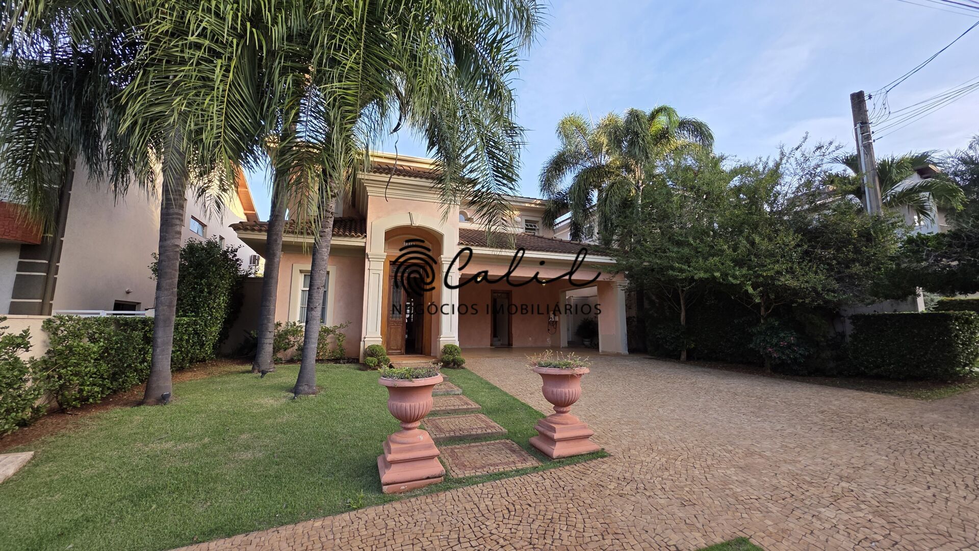 Casa de Condomínio à venda com 3 quartos, 349m² - Foto 1