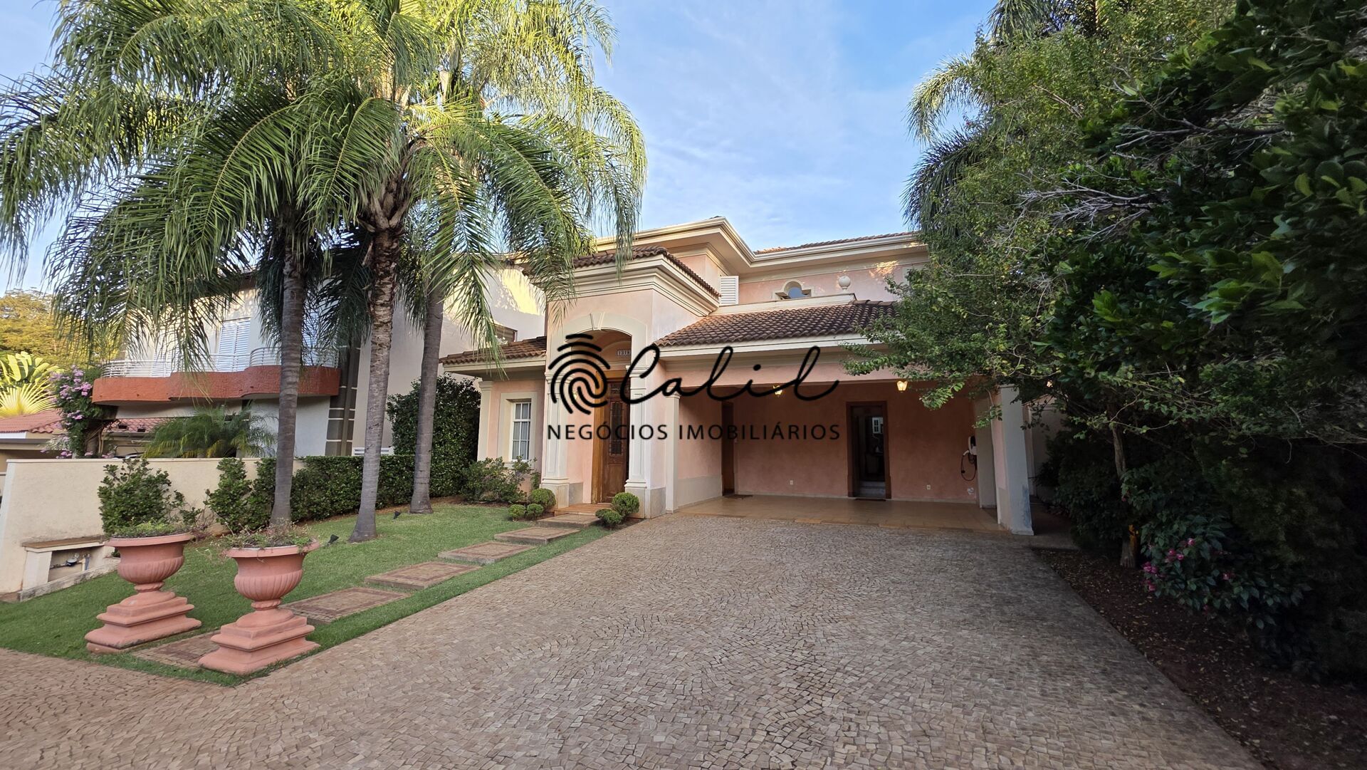 Casa de Condomínio à venda com 3 quartos, 349m² - Foto 2