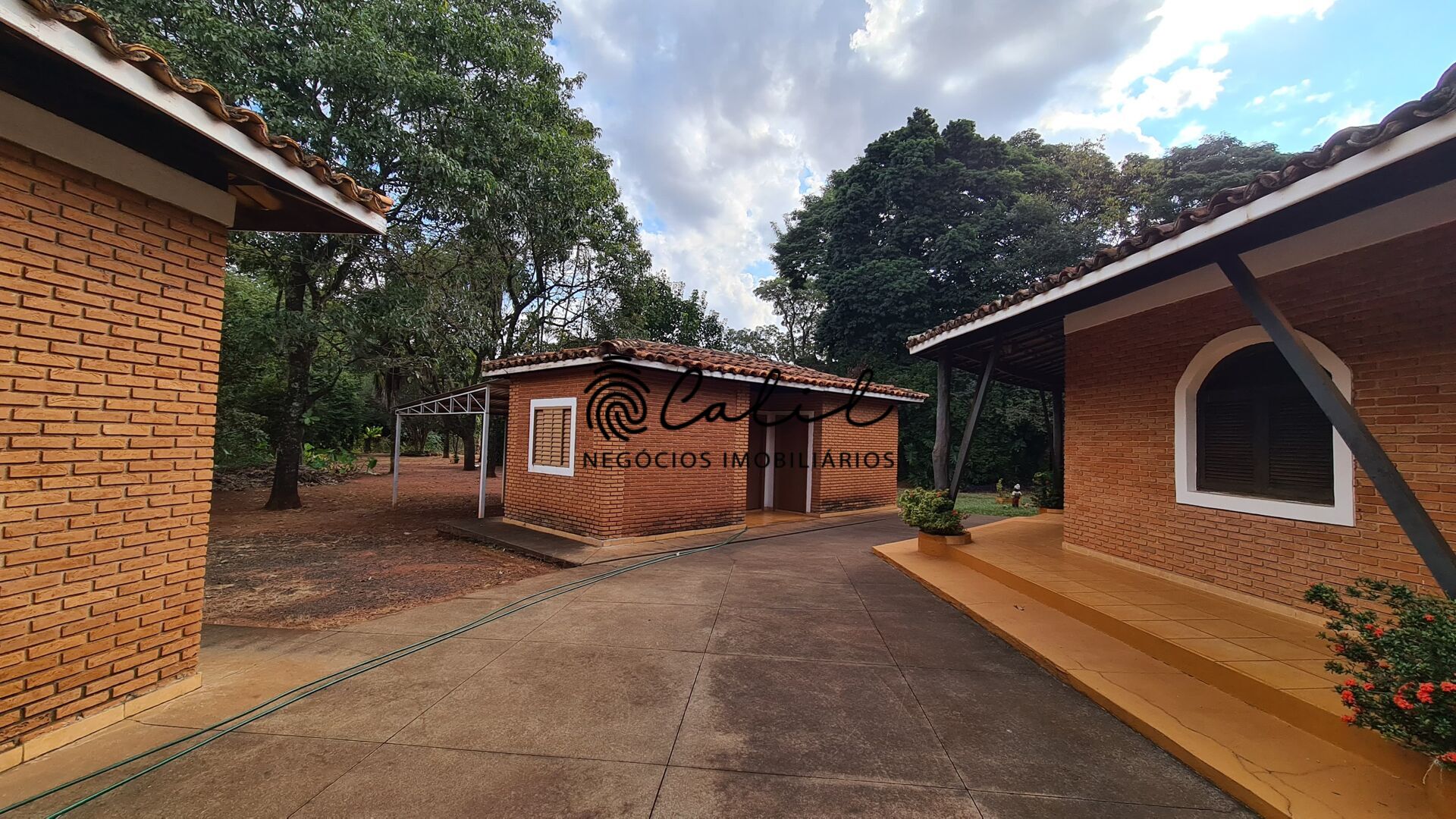 Fazenda à venda com 5 quartos, 10000m² - Foto 18