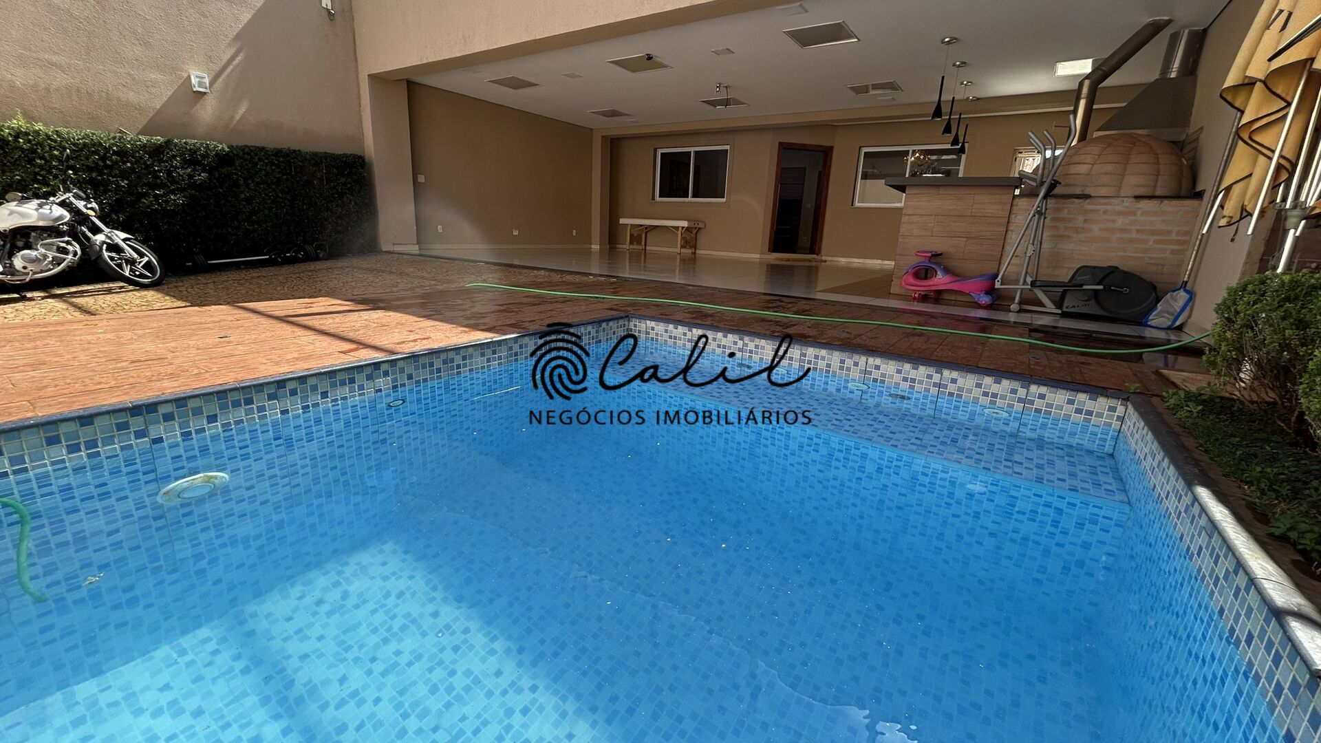Sobrado à venda com 3 quartos, 179m² - Foto 1