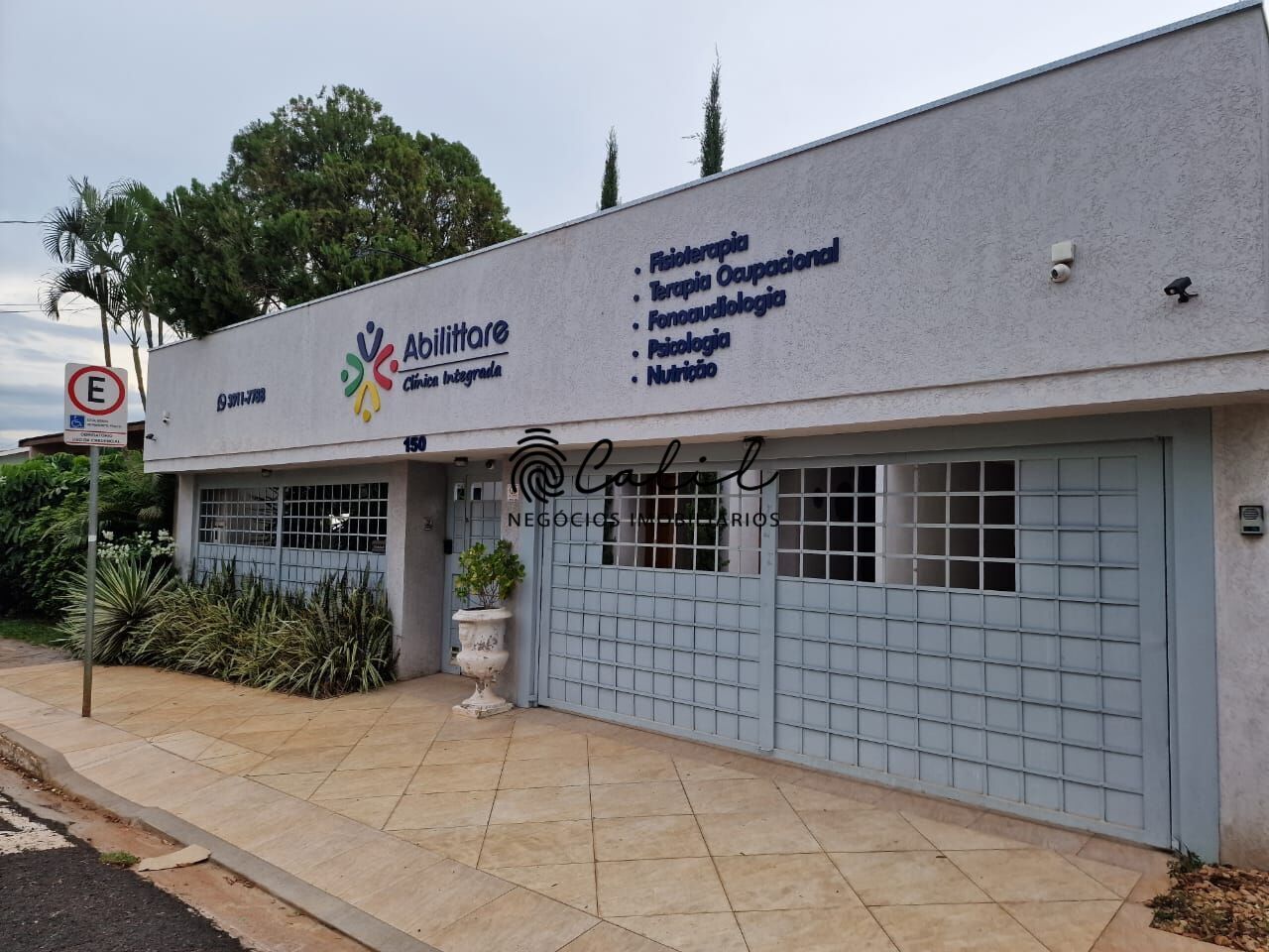 Prédio Inteiro para alugar com 15 quartos, 450m² - Foto 2