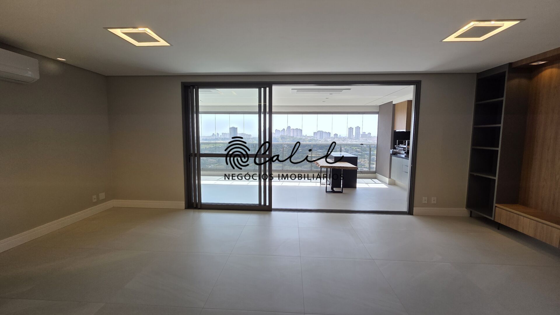 Apartamento para alugar com 4 quartos, 227m² - Foto 11