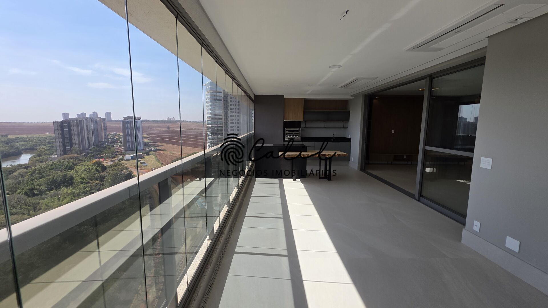Apartamento para alugar com 4 quartos, 227m² - Foto 5
