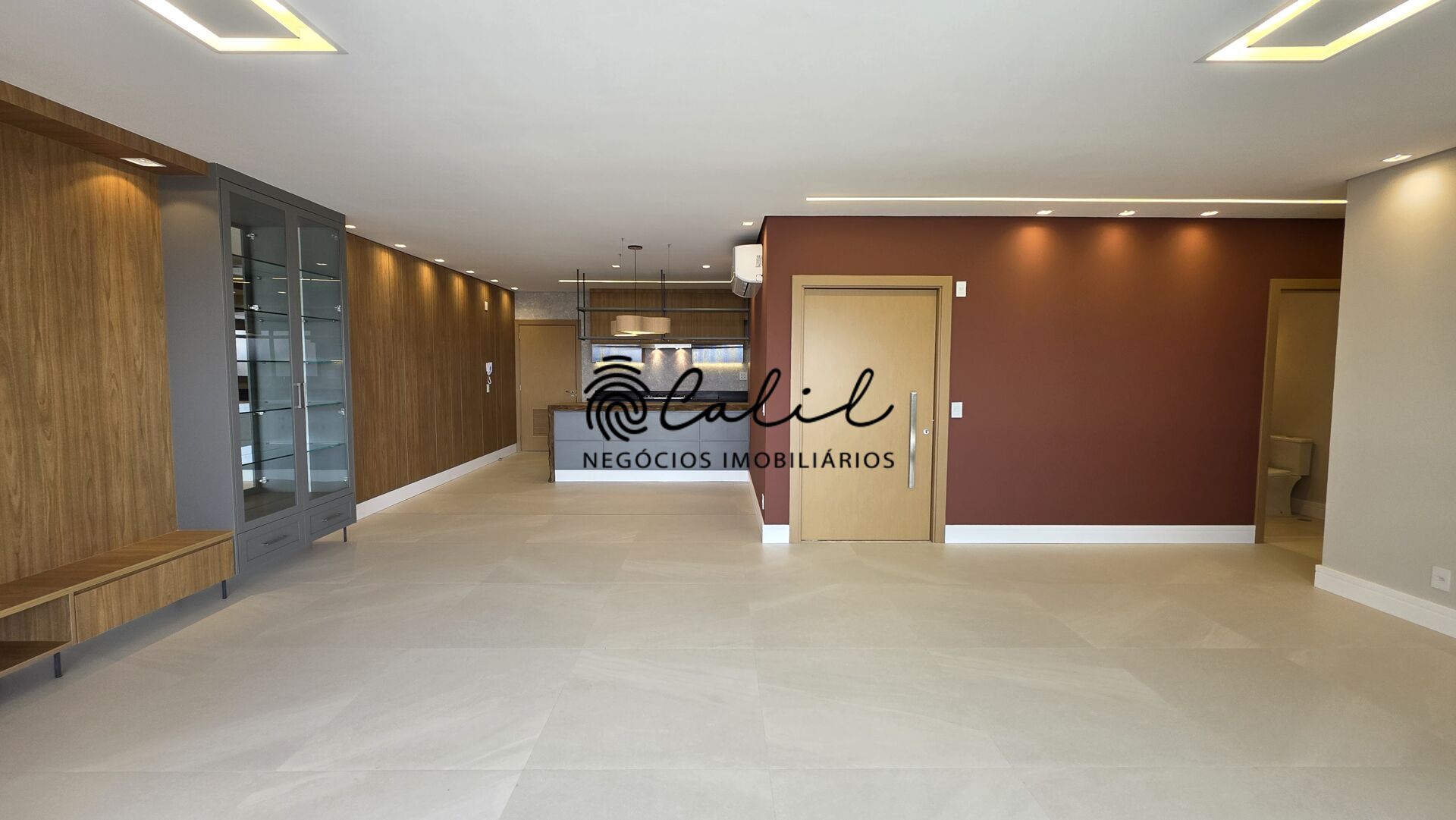 Apartamento para alugar com 4 quartos, 227m² - Foto 1