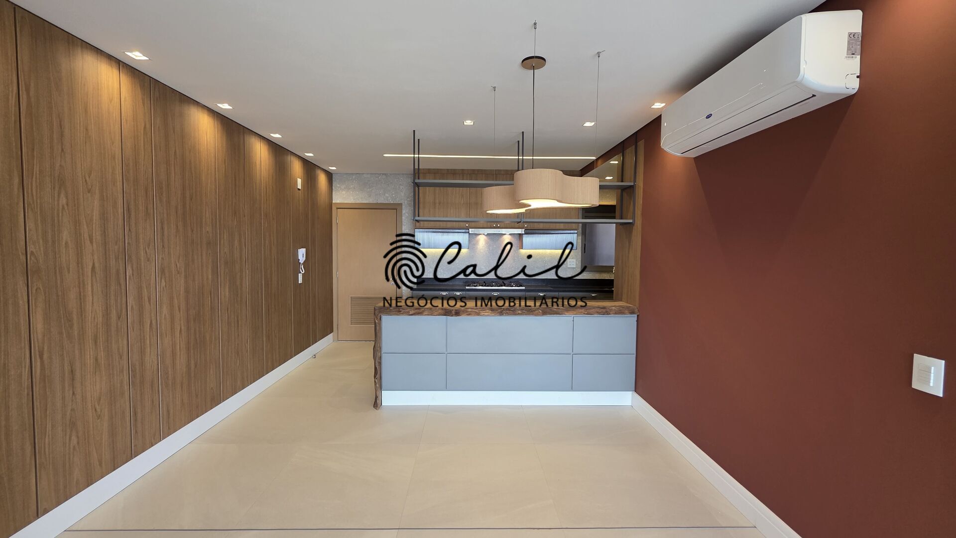 Apartamento para alugar com 4 quartos, 227m² - Foto 2