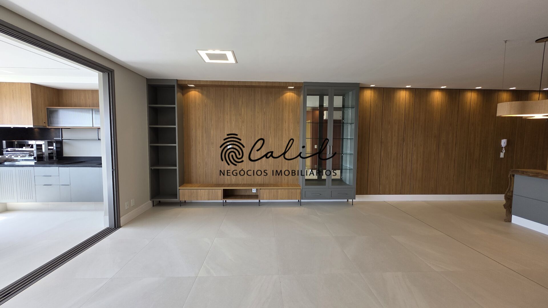 Apartamento para alugar com 4 quartos, 227m² - Foto 3