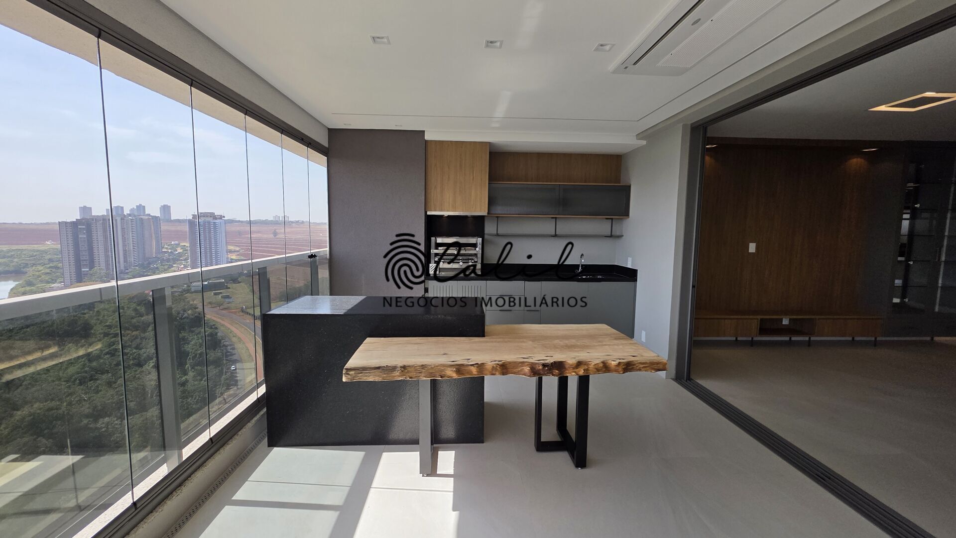 Apartamento para alugar com 4 quartos, 227m² - Foto 4