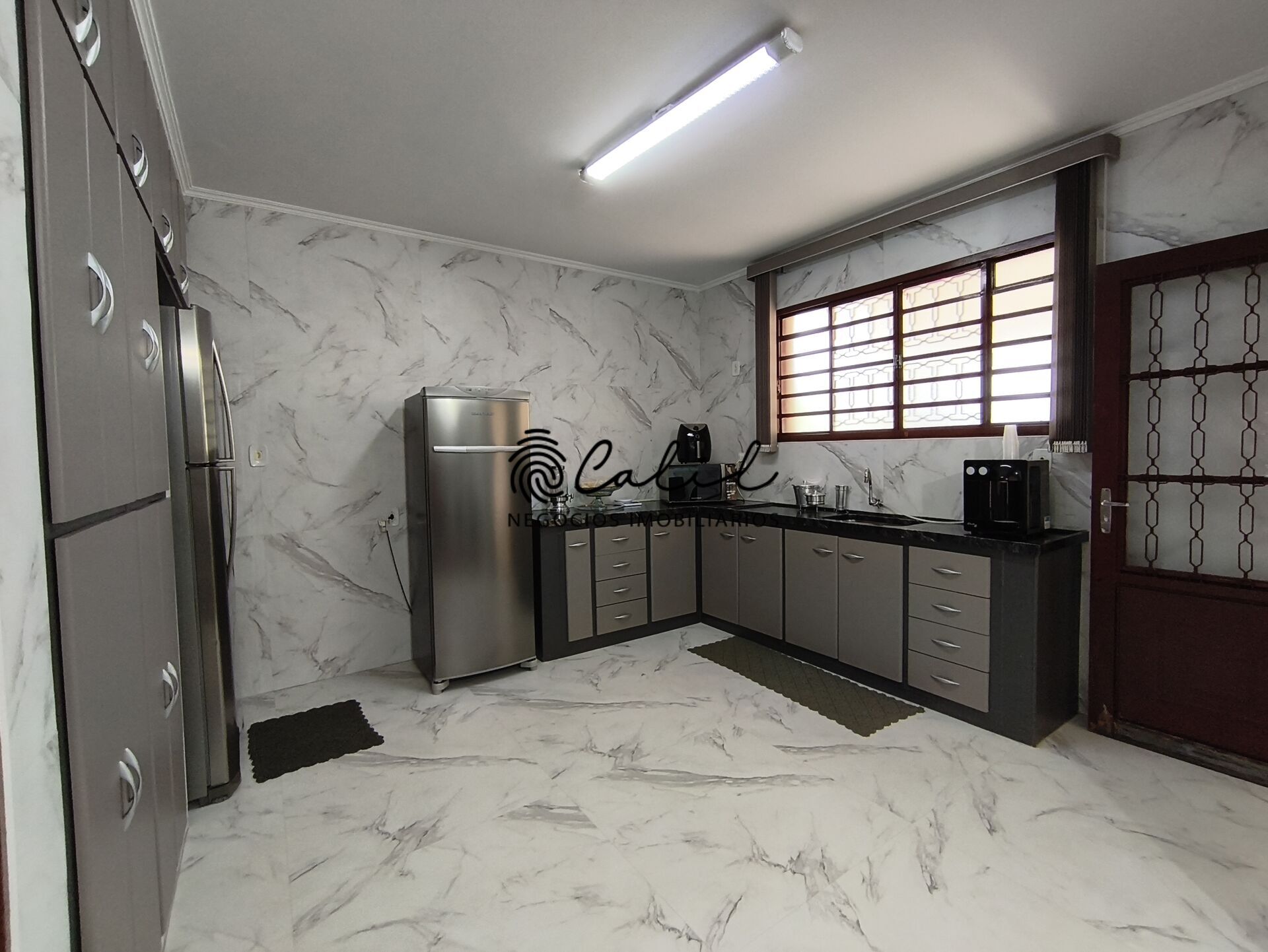 Casa à venda com 3 quartos, 212m² - Foto 12