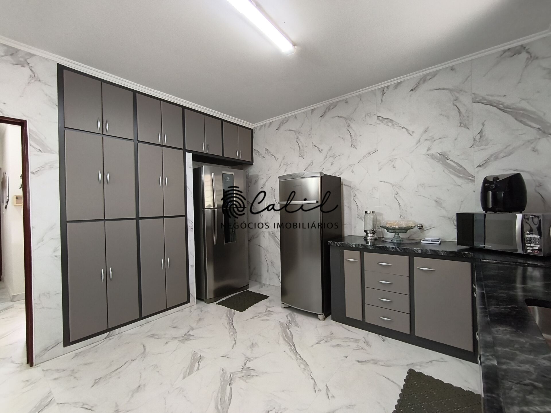 Casa à venda com 3 quartos, 212m² - Foto 11