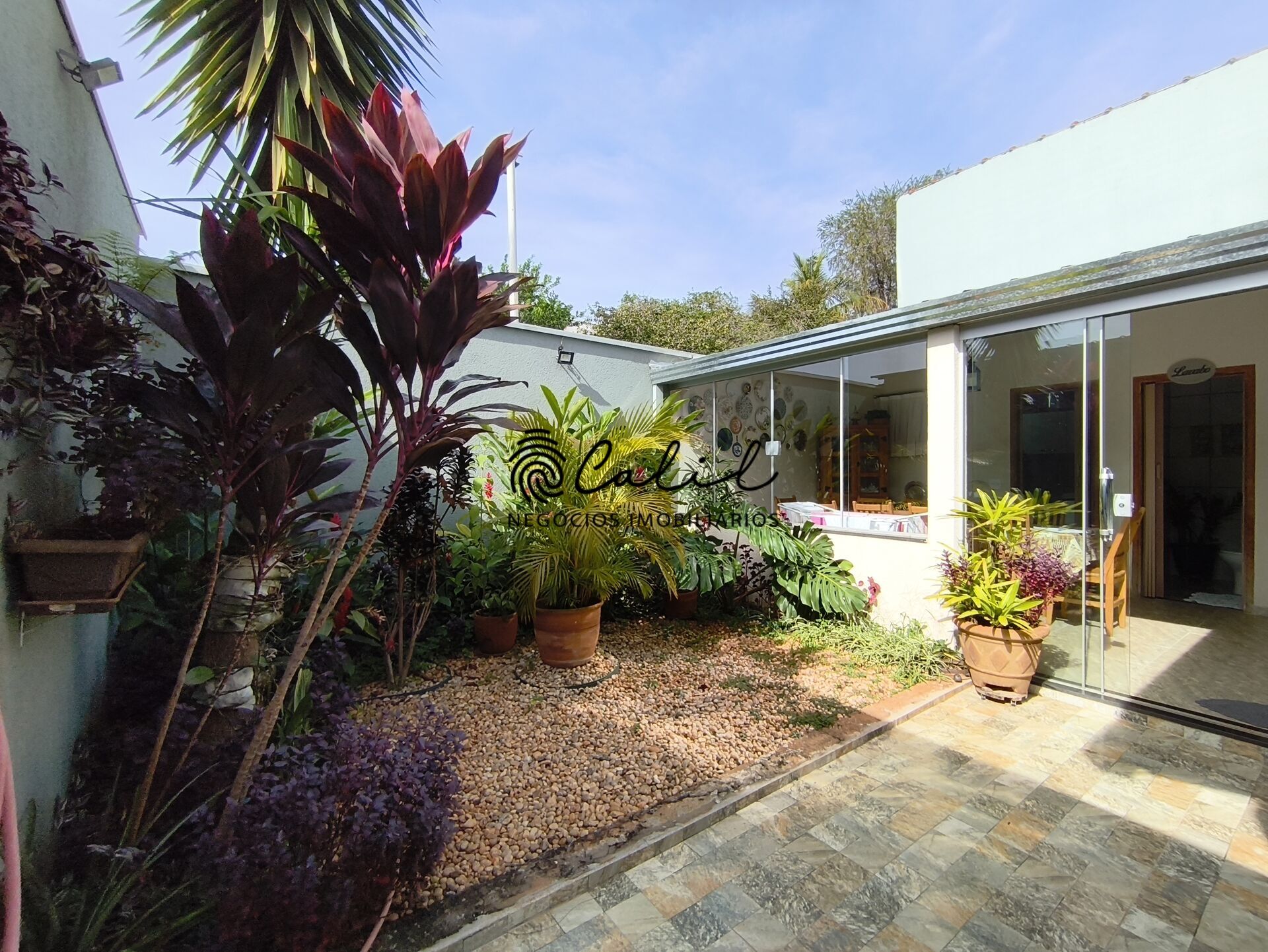 Casa à venda com 3 quartos, 212m² - Foto 14
