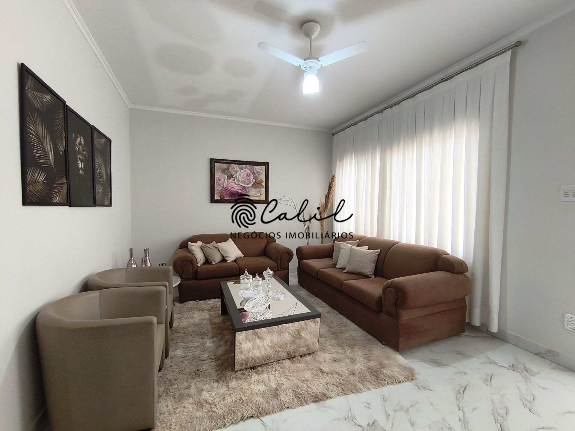 Casa à venda com 3 quartos, 212m² - Foto 2