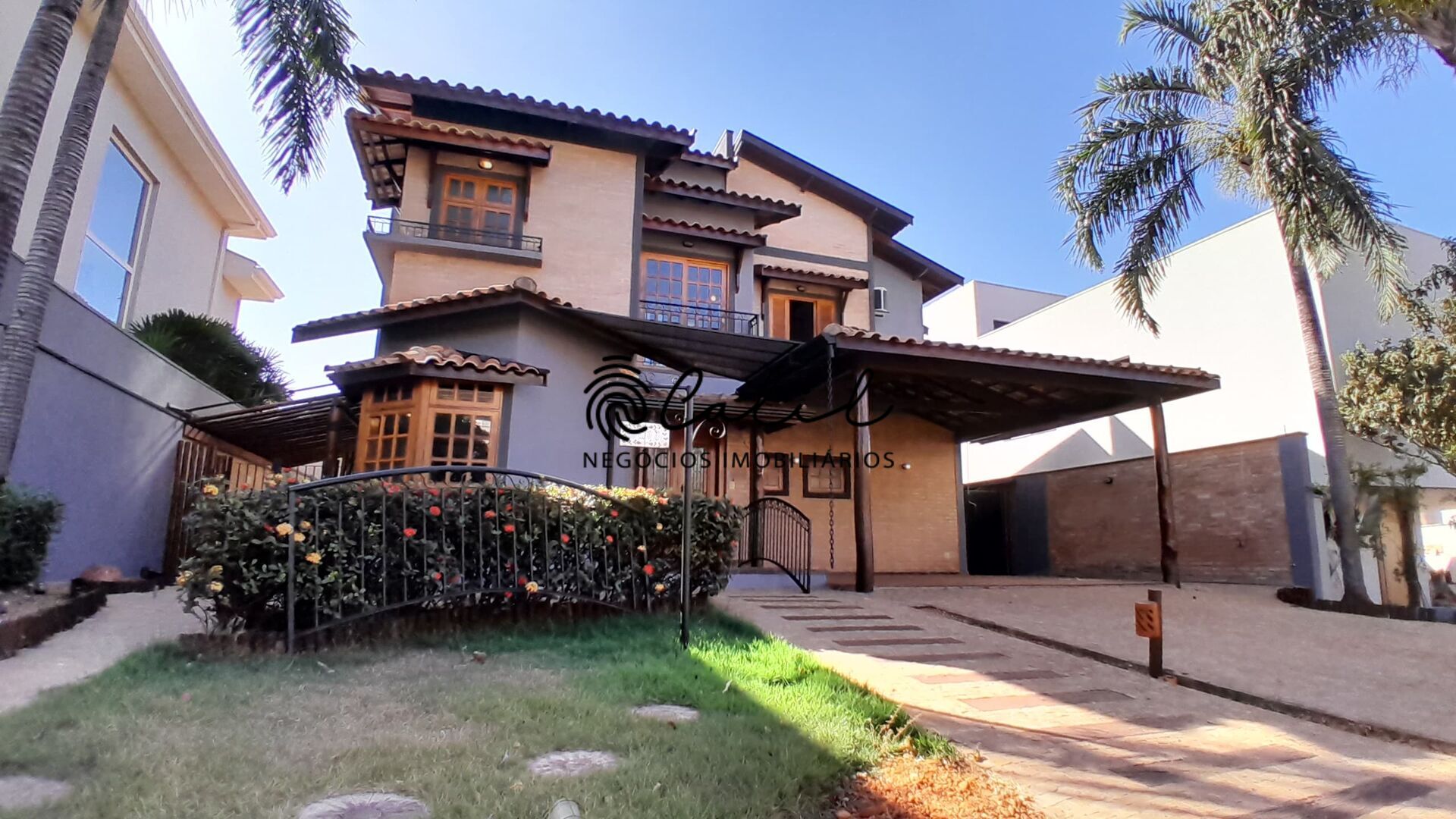 Casa de Condomínio à venda com 4 quartos, 288m² - Foto 1