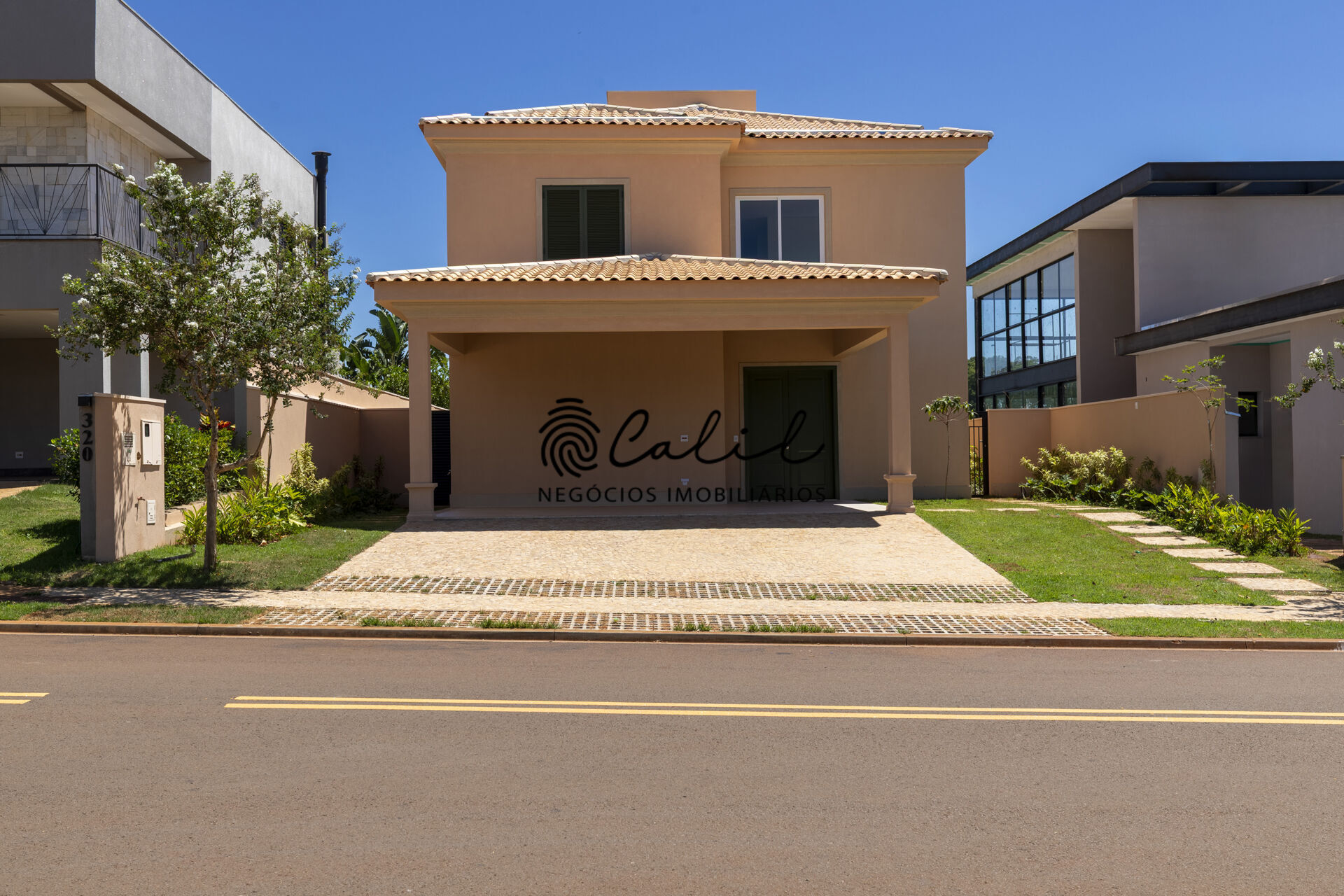 Casa de Condomínio à venda com 3 quartos, 381m² - Foto 2