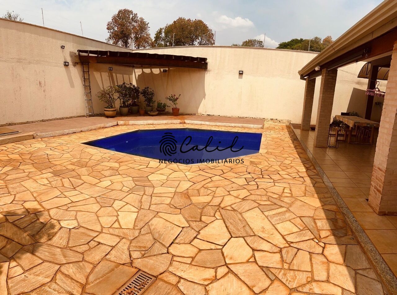 Casa à venda com 3 quartos, 210m² - Foto 3
