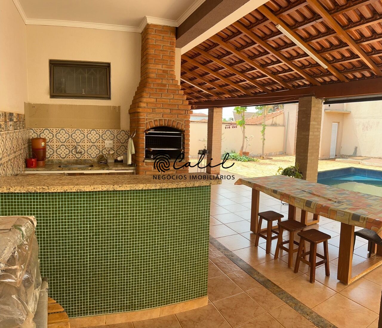 Casa à venda com 3 quartos, 210m² - Foto 4