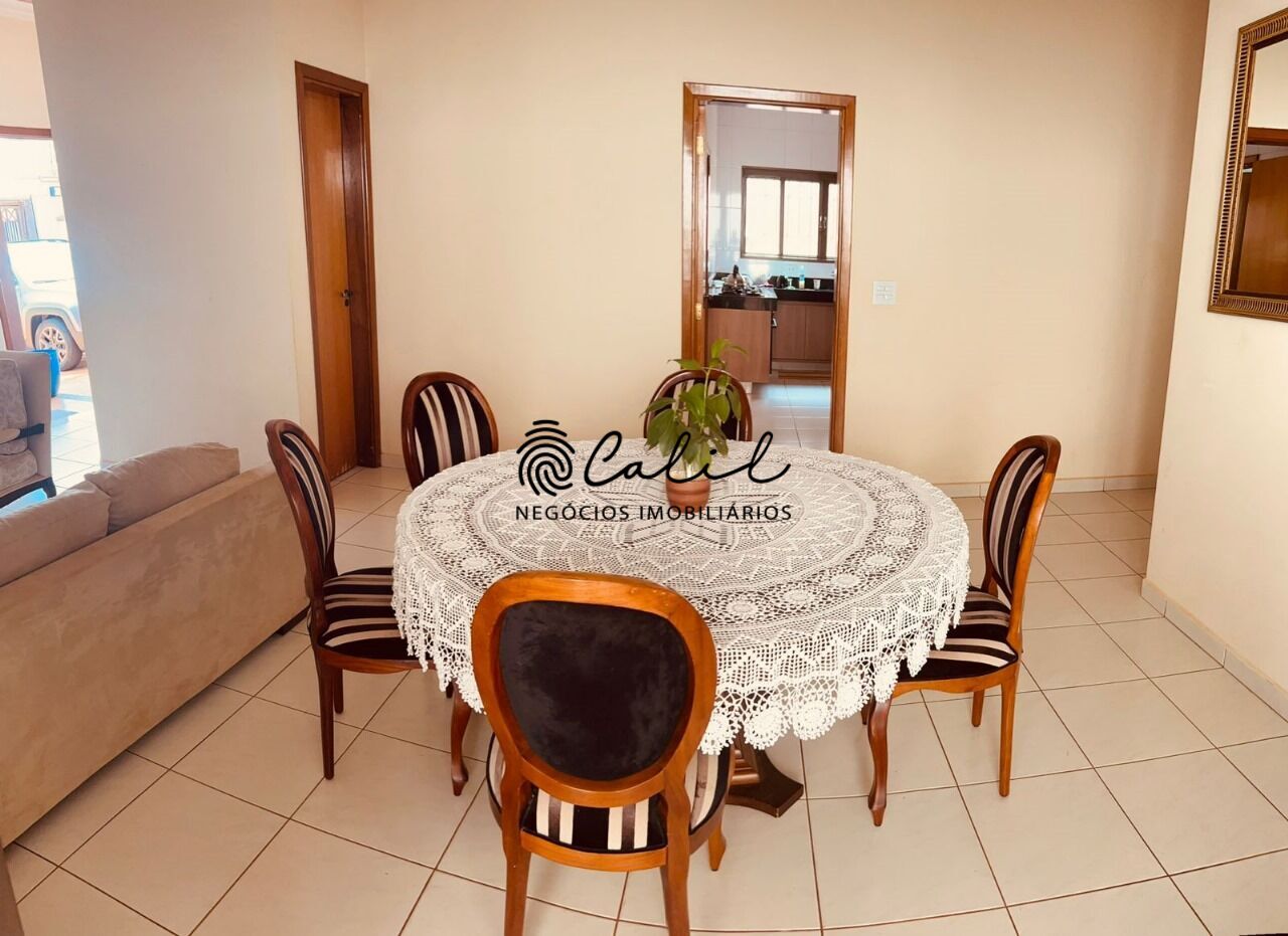 Casa à venda com 3 quartos, 210m² - Foto 8