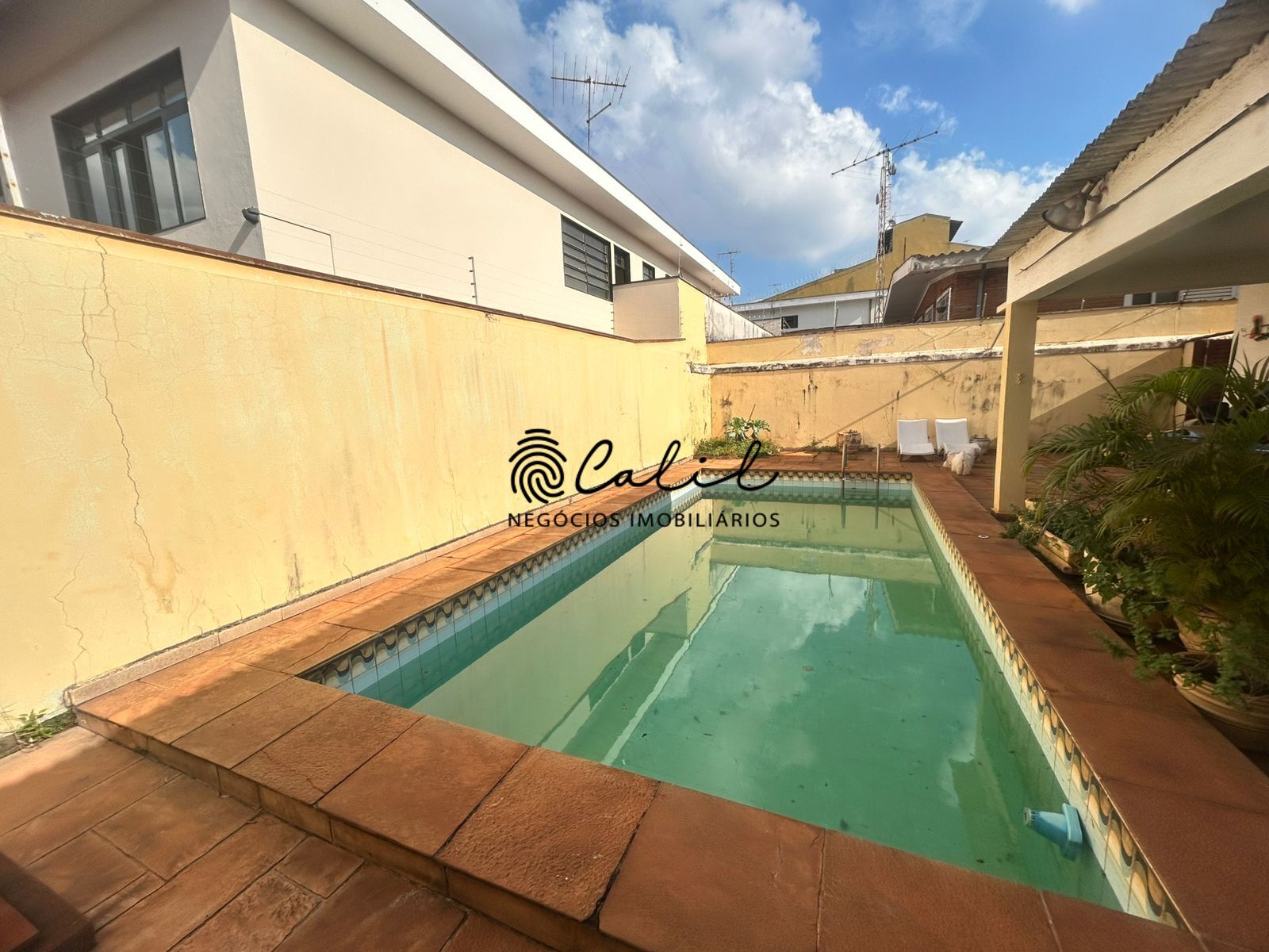 Casa à venda com 3 quartos, 209m² - Foto 1