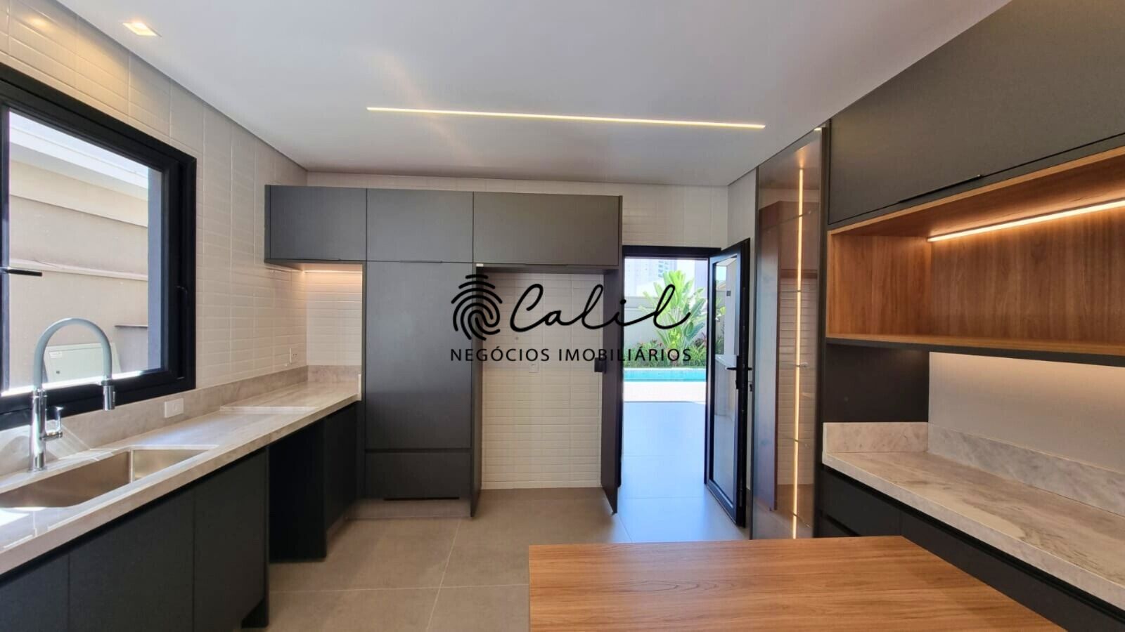 Casa de Condomínio à venda com 4 quartos, 420m² - Foto 11