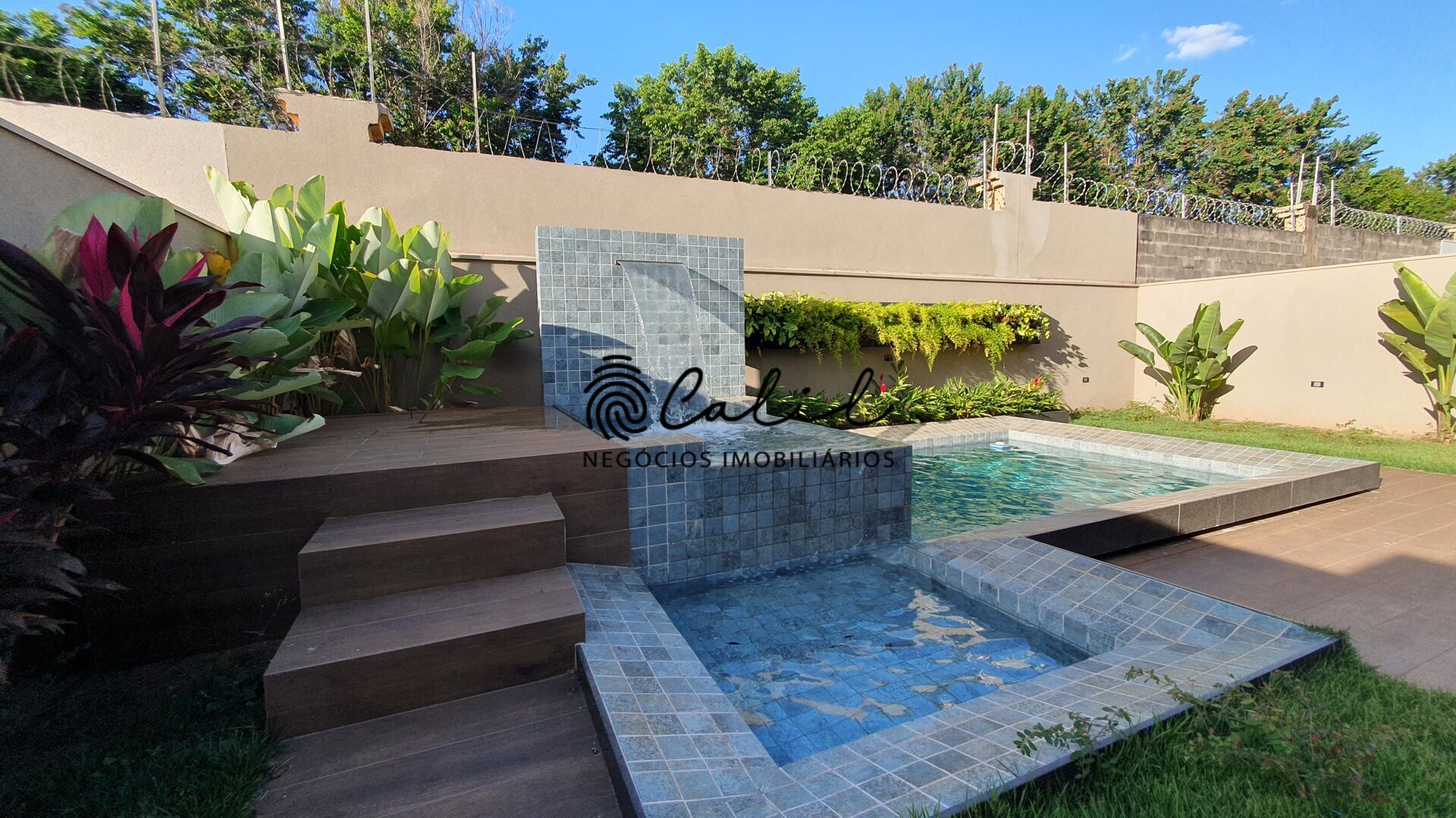 Casa de Condomínio à venda com 3 quartos, 269m² - Foto 1
