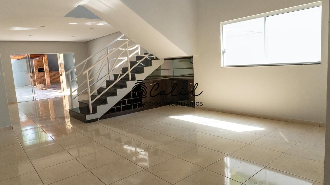 Sobrado à venda com 4 quartos, 413m² - Foto 1