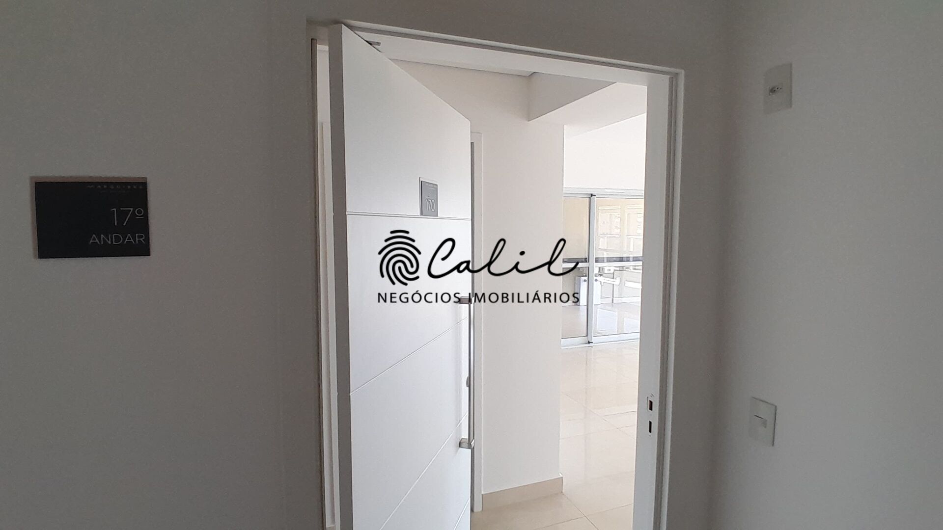 Apartamento à venda com 4 quartos, 275m² - Foto 4