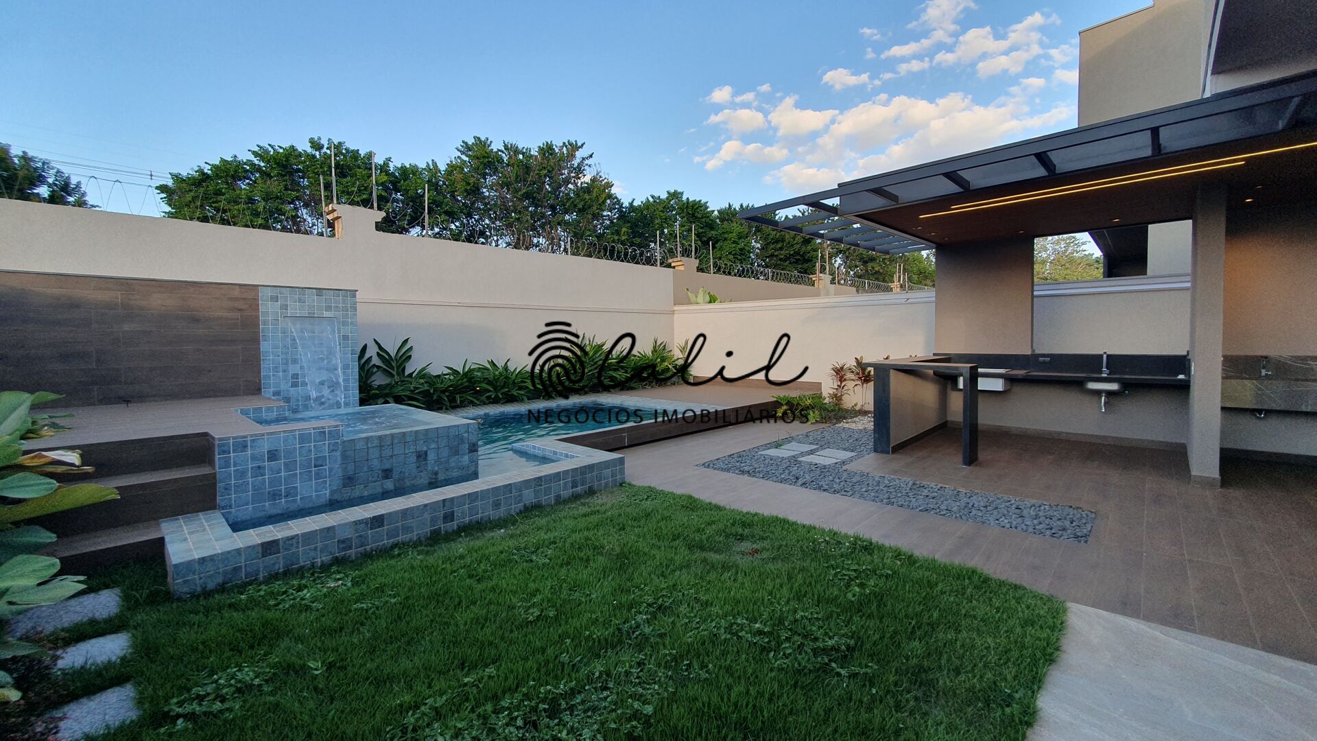 Casa de Condomínio à venda com 3 quartos, 283m² - Foto 8