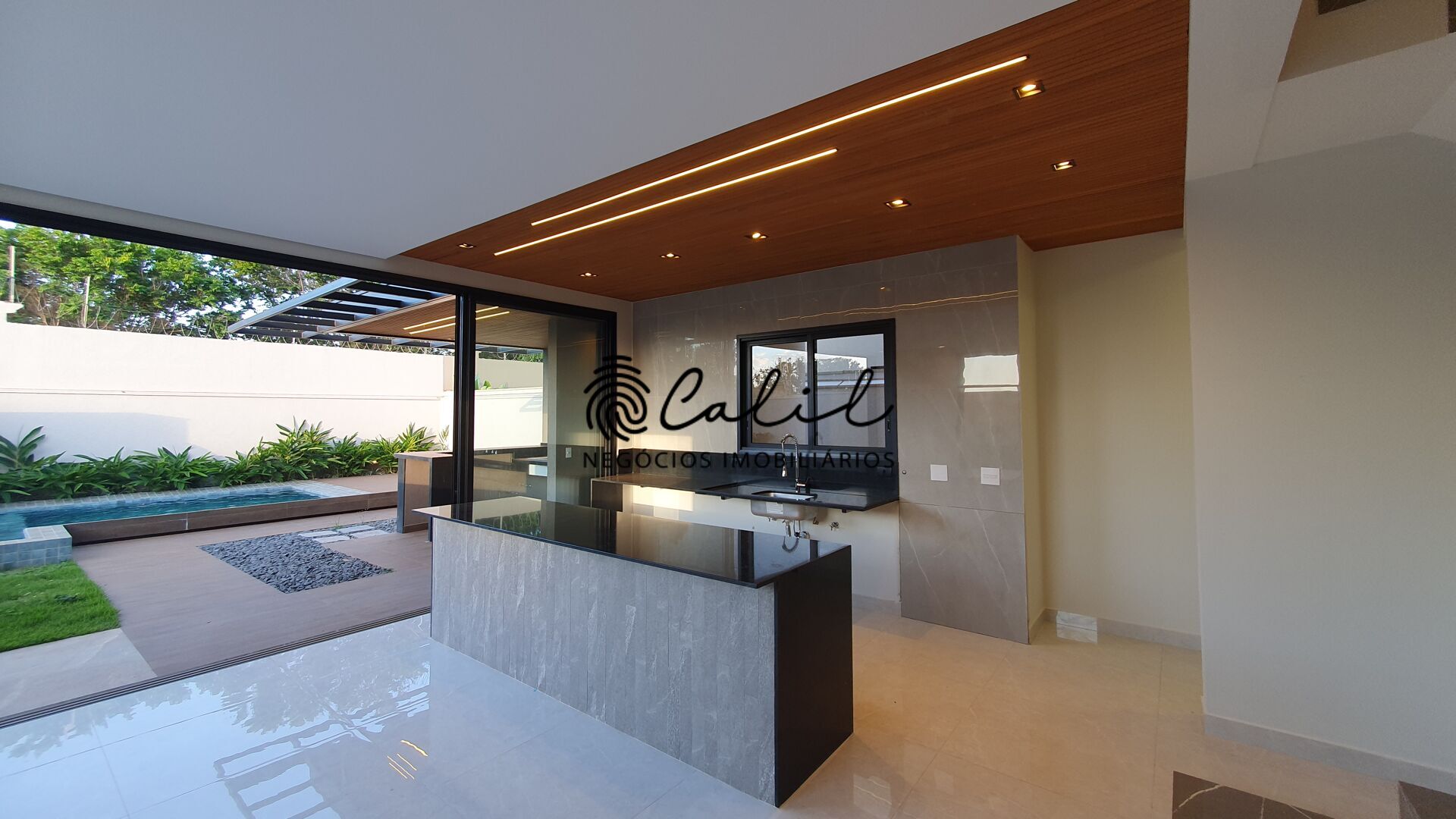 Casa de Condomínio à venda com 3 quartos, 283m² - Foto 1