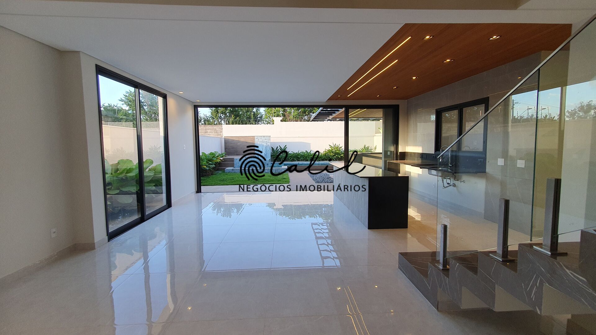 Casa de Condomínio à venda com 3 quartos, 283m² - Foto 2