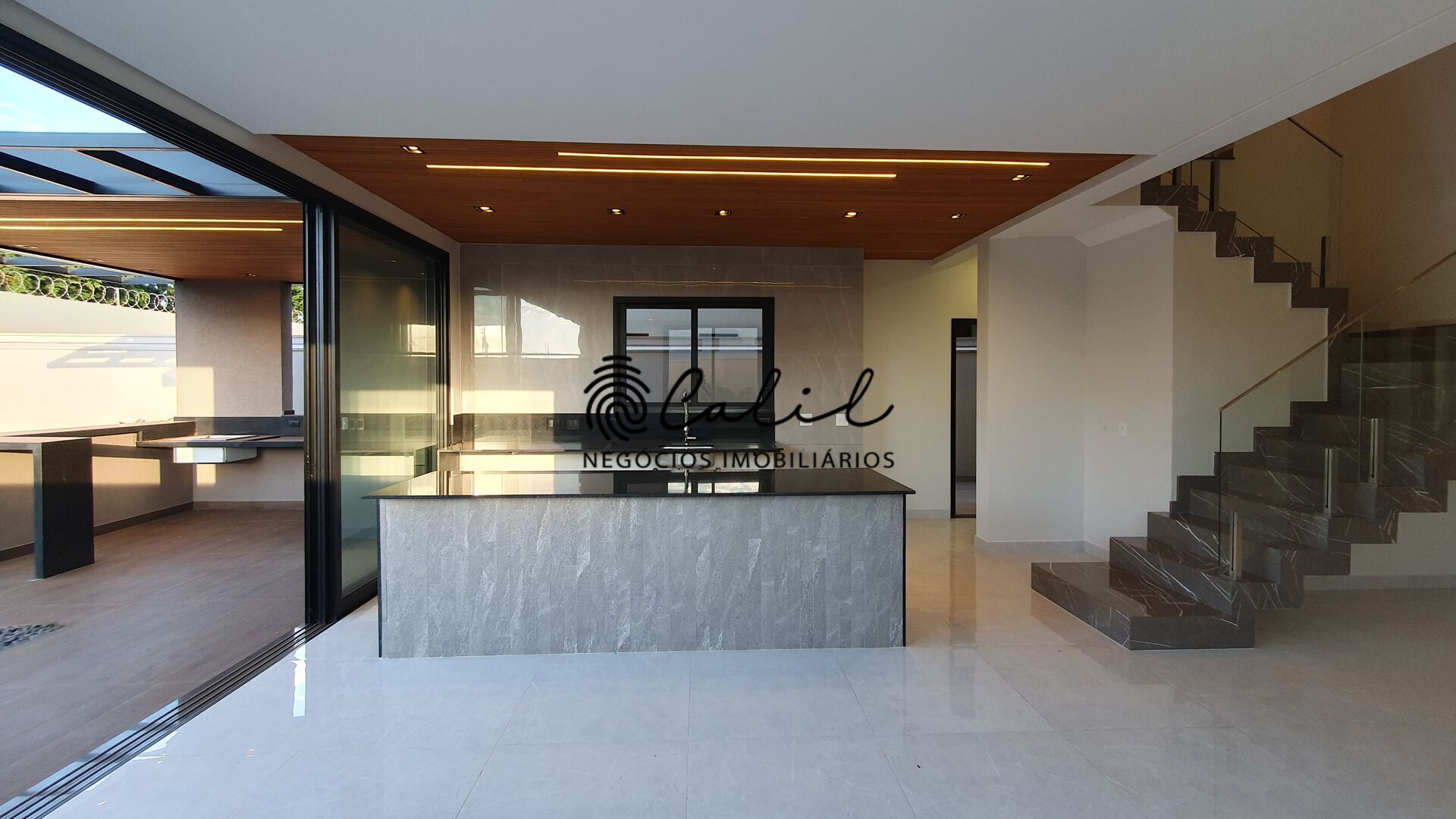 Casa de Condomínio à venda com 3 quartos, 283m² - Foto 3