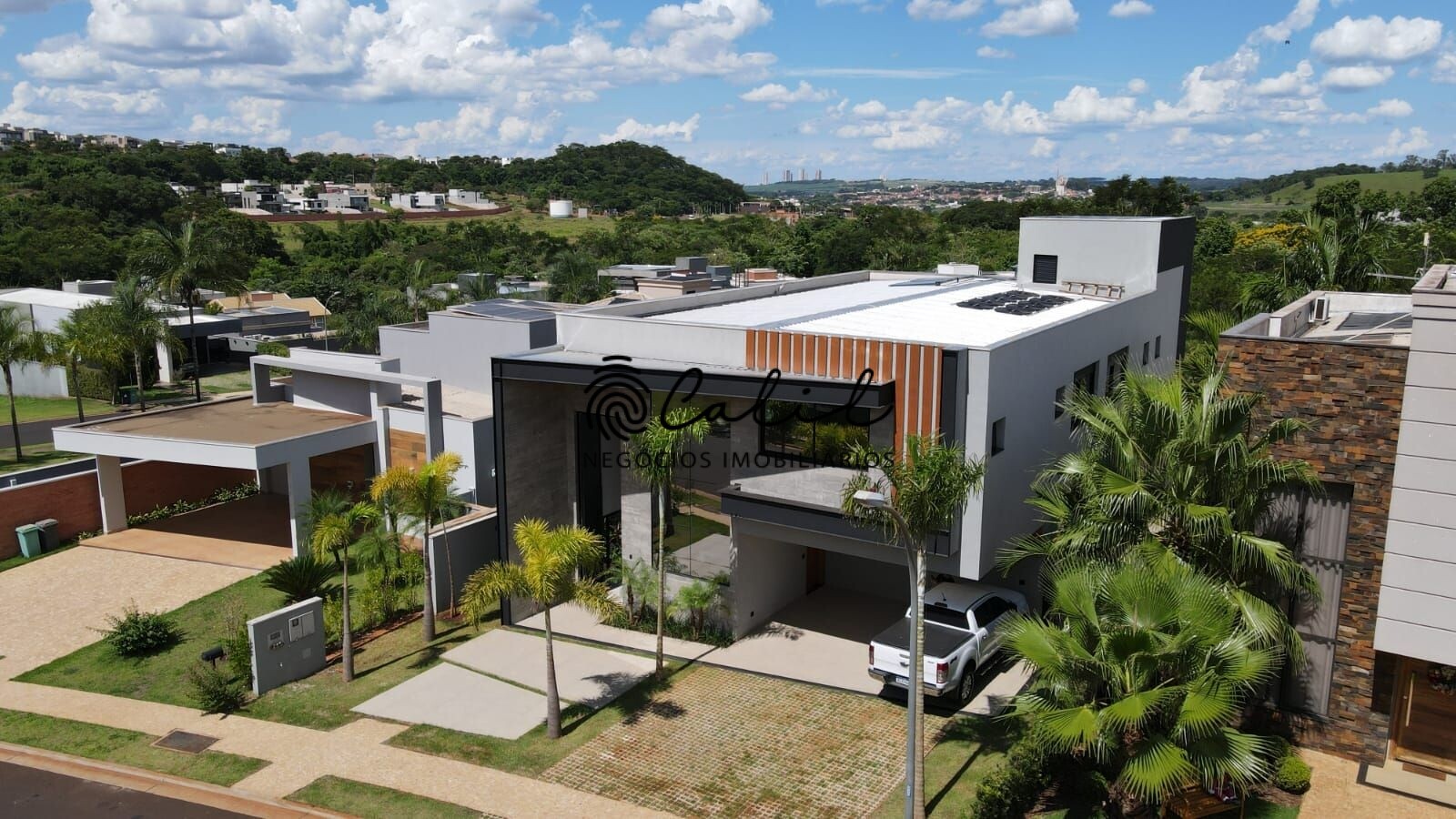 Casa de Condomínio à venda com 5 quartos, 450m² - Foto 2