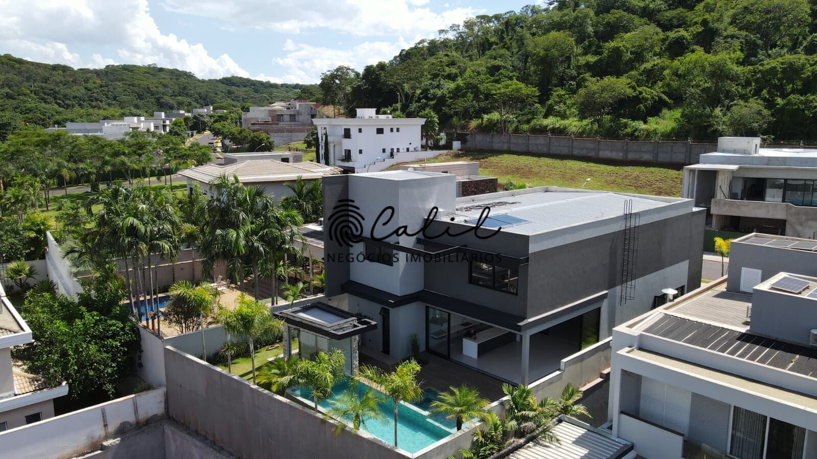 Casa de Condomínio à venda com 5 quartos, 450m² - Foto 1