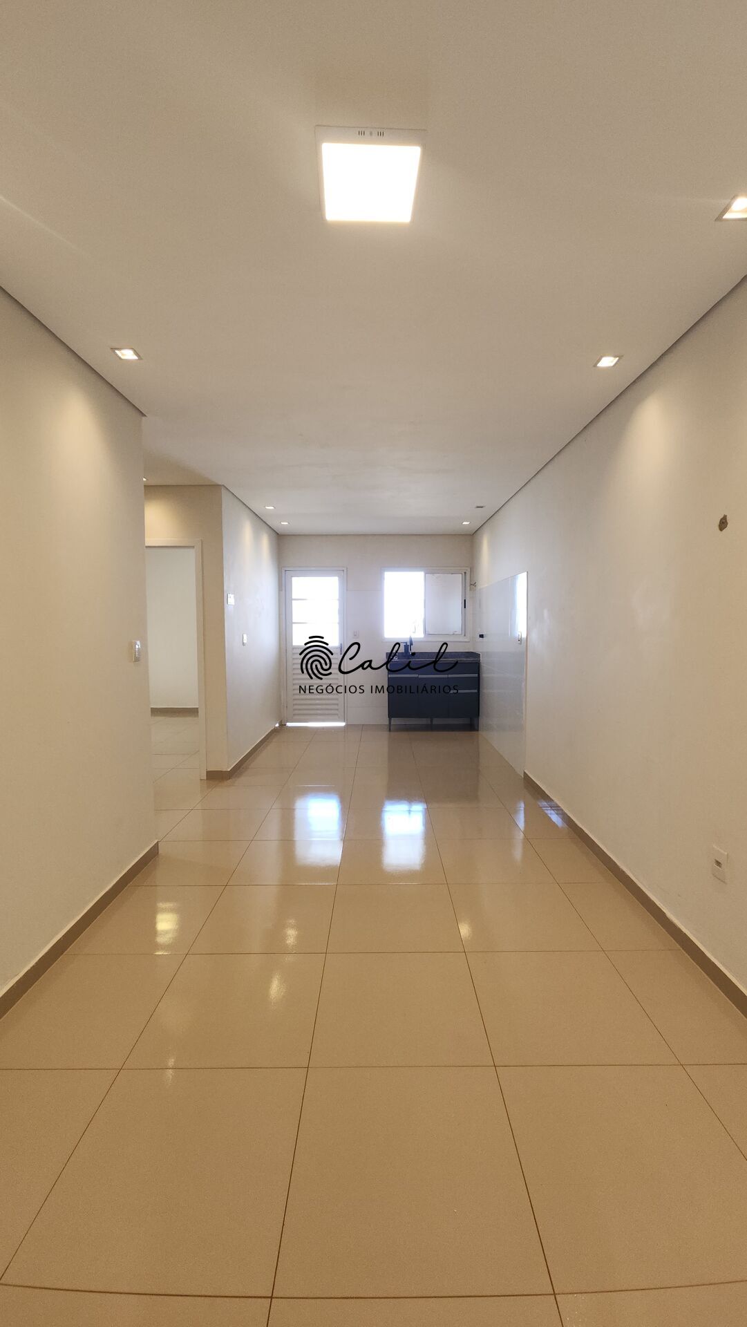 Casa à venda com 2 quartos, 64m² - Foto 3