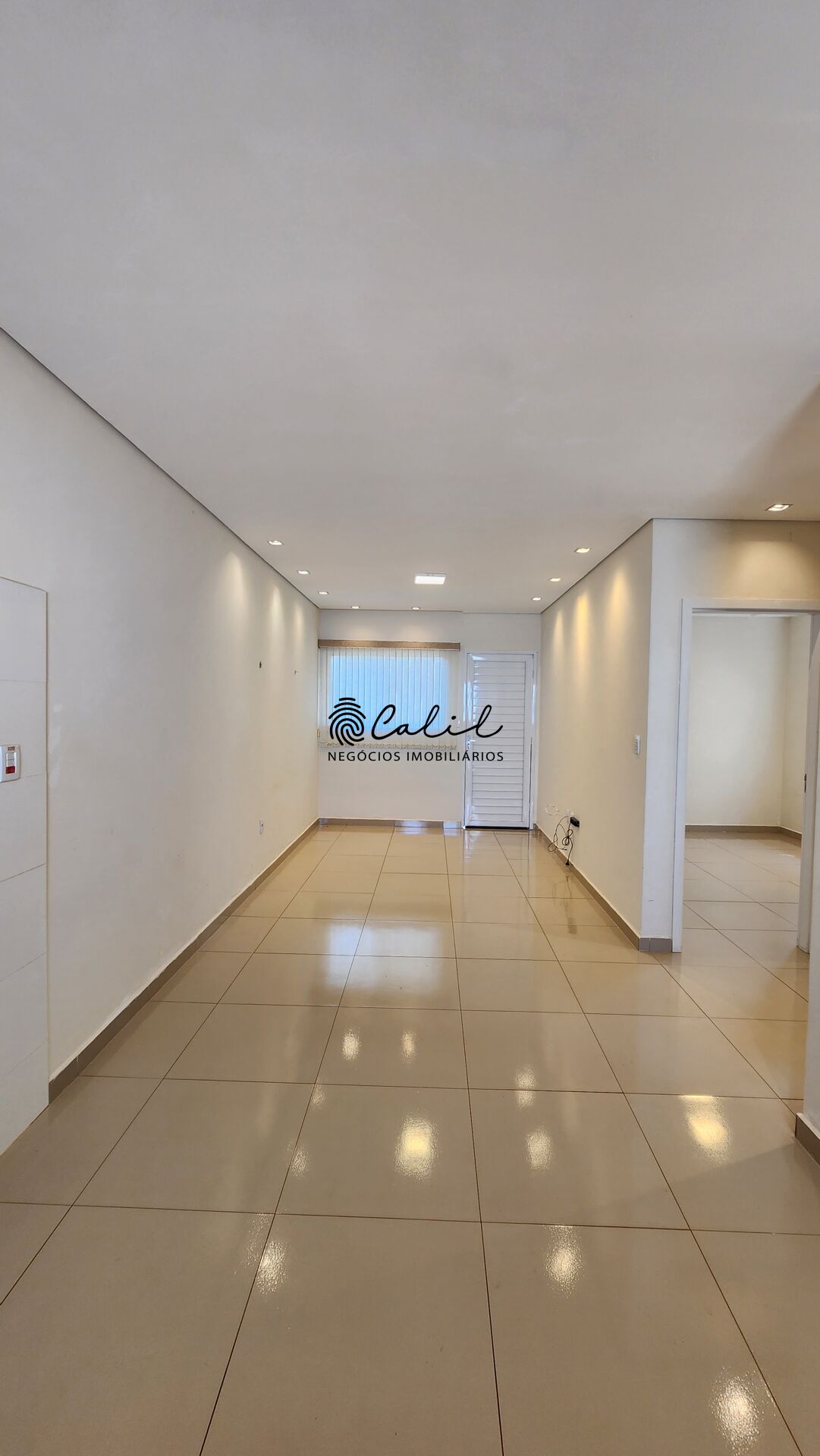 Casa à venda com 2 quartos, 64m² - Foto 4