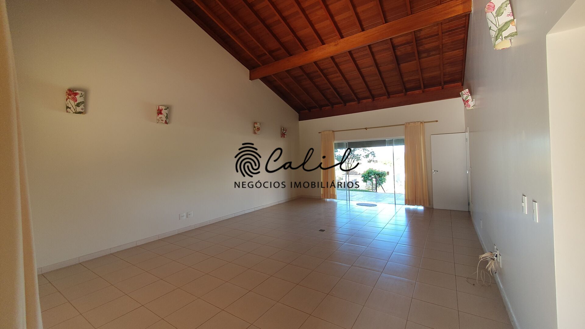 Casa de Condomínio à venda com 5 quartos, 300m² - Foto 2