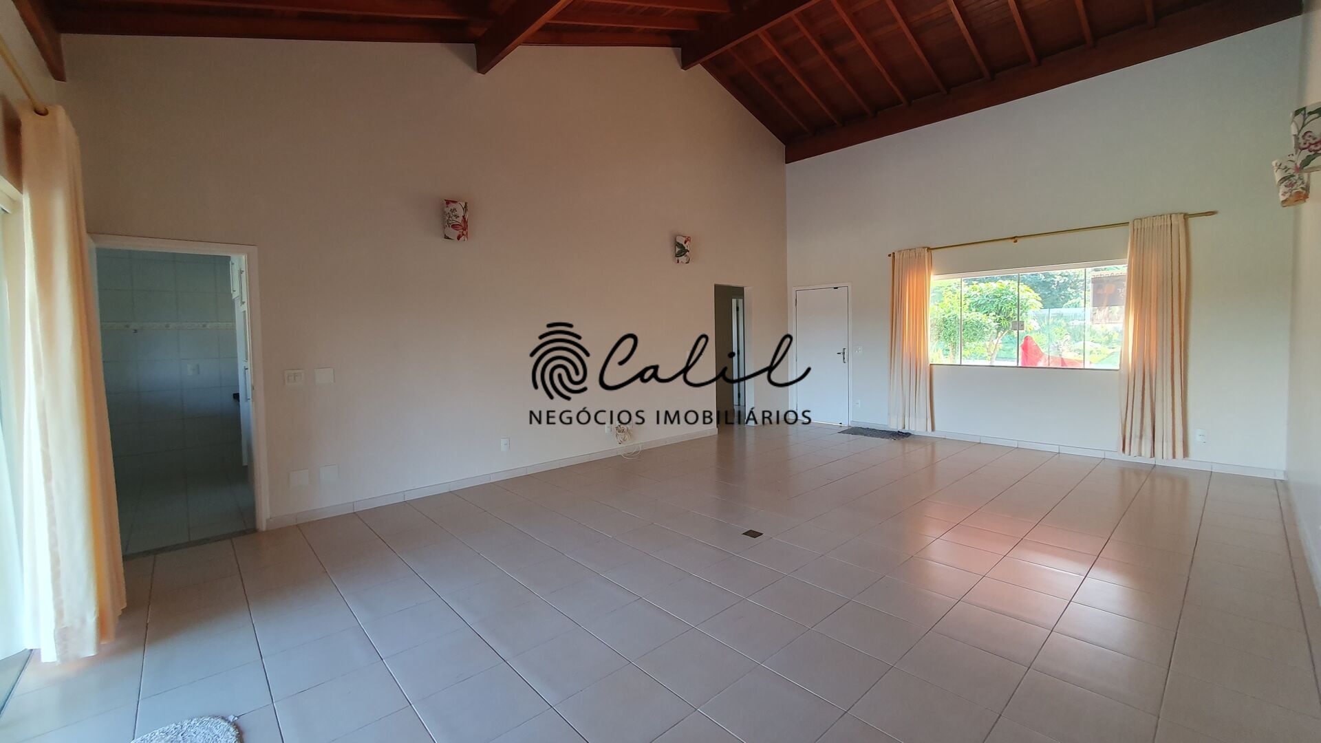 Casa de Condomínio à venda com 5 quartos, 300m² - Foto 4