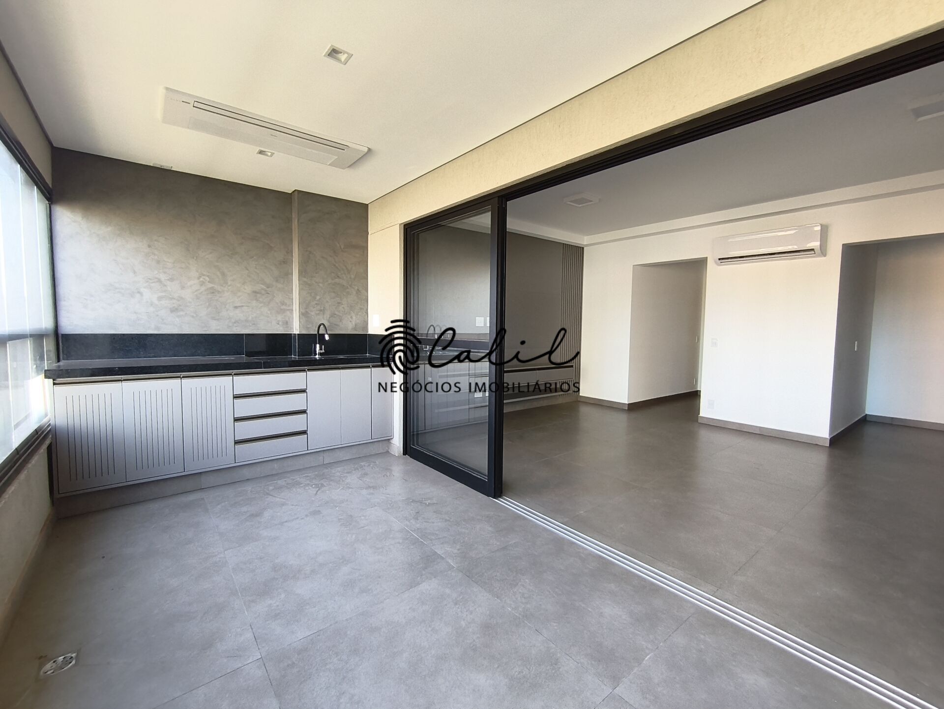 Apartamento para alugar com 4 quartos, 154m² - Foto 1