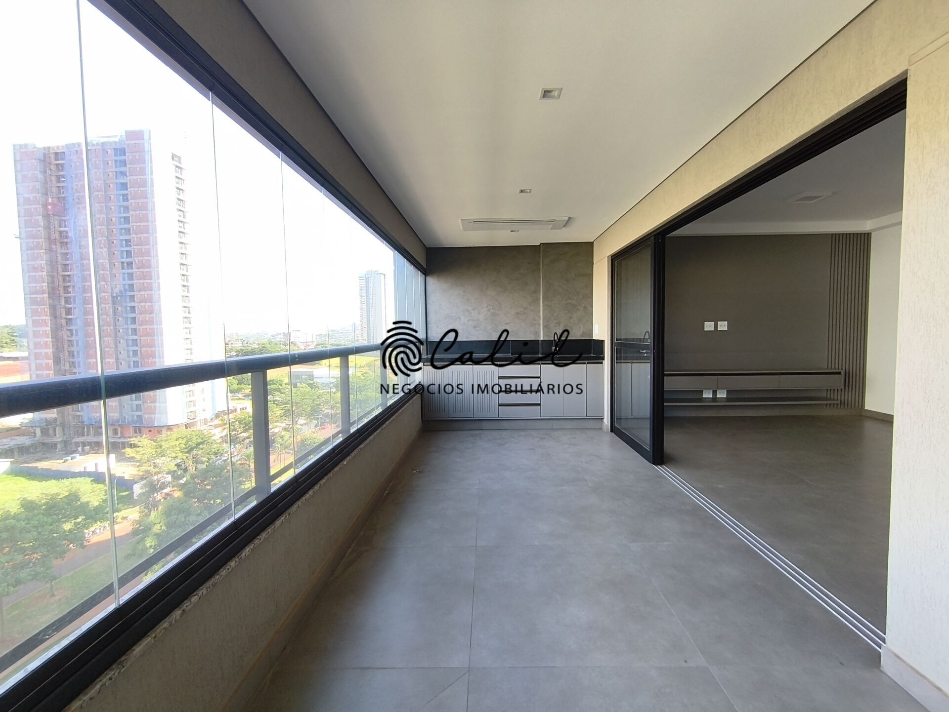 Apartamento para alugar com 4 quartos, 154m² - Foto 2