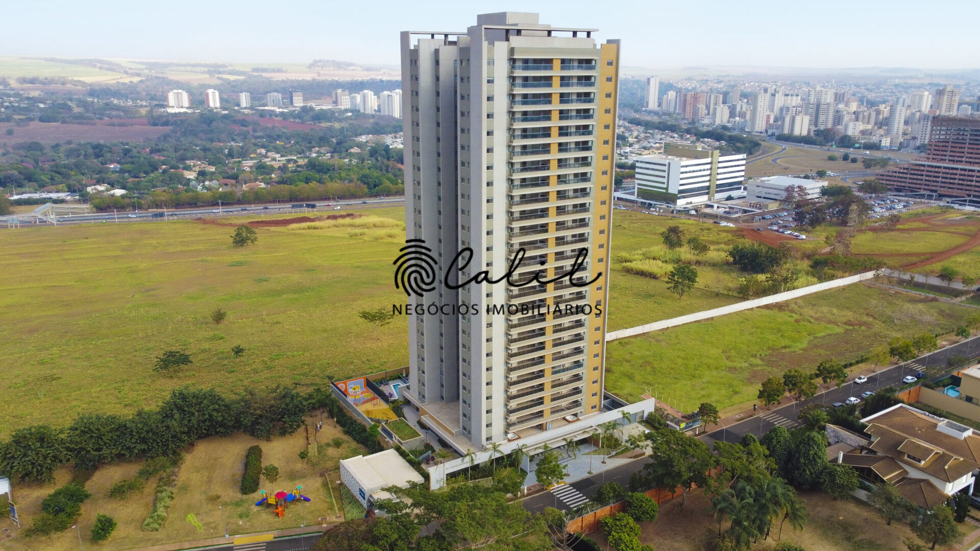 Apartamento, 3 quartos, 178 m² - Foto 1