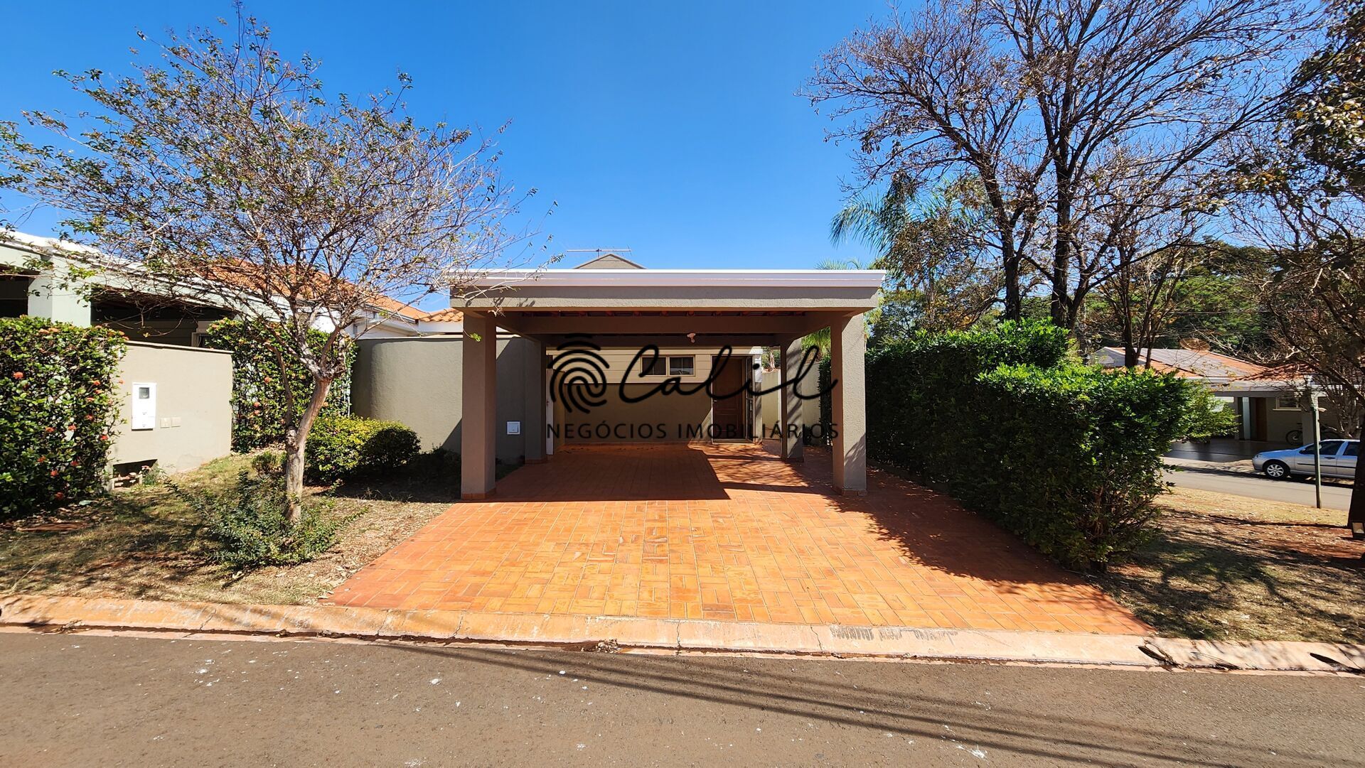 Casa de Condomínio para alugar com 3 quartos, 182m² - Foto 1
