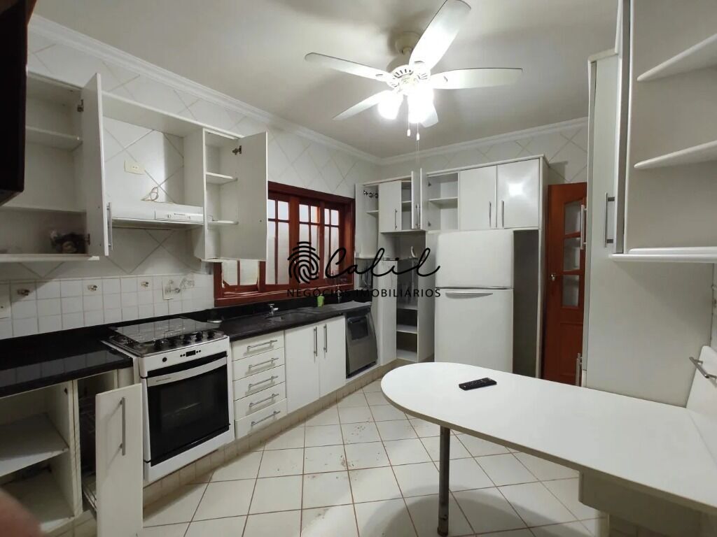 Casa à venda com 4 quartos, 360m² - Foto 3