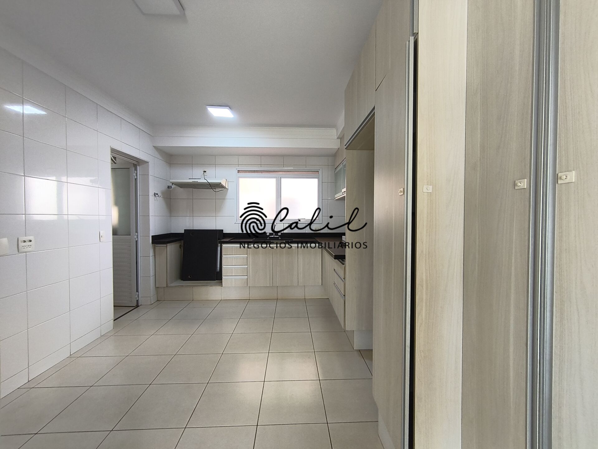 Apartamento para alugar com 3 quartos, 175m² - Foto 11