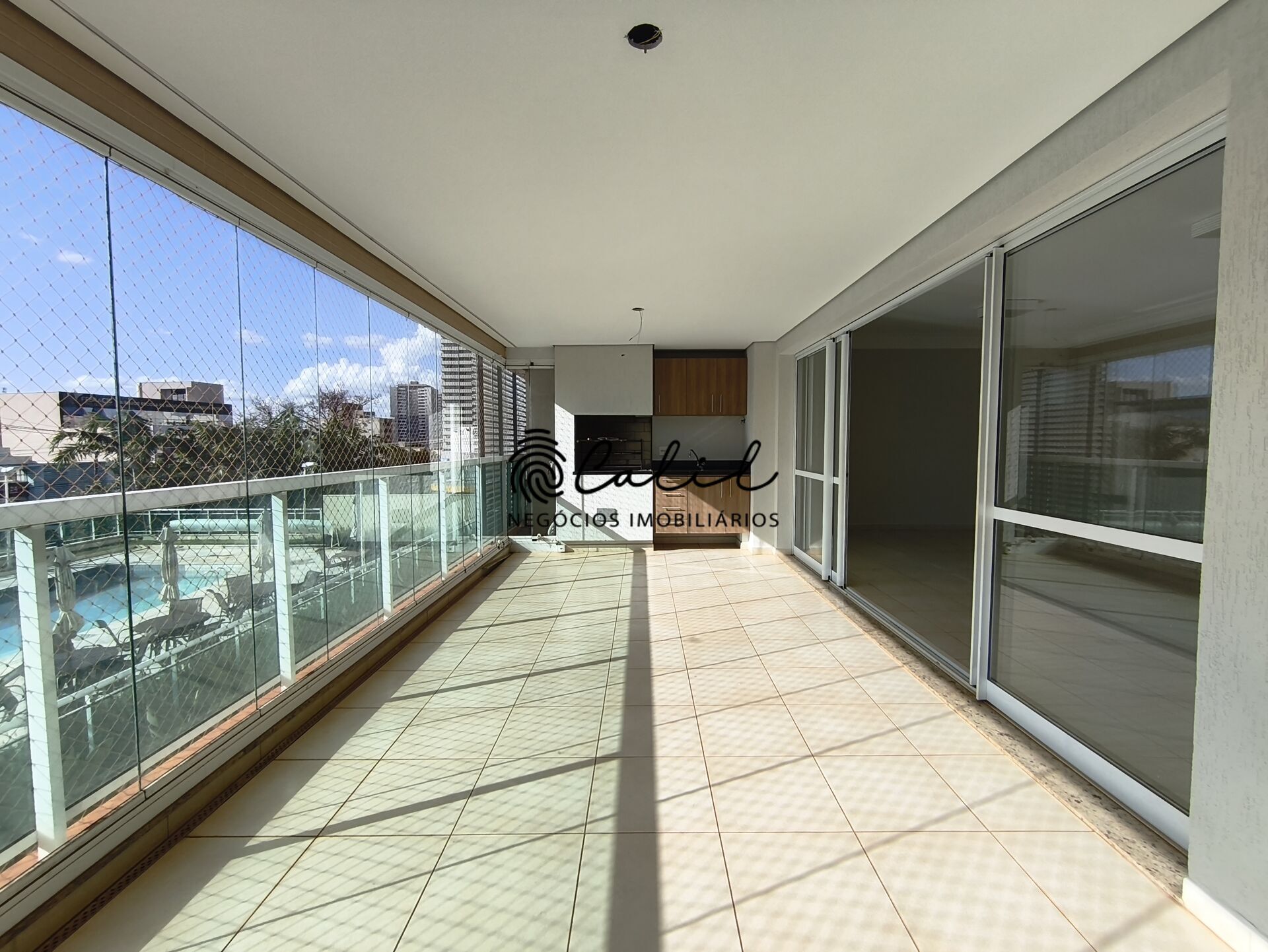 Apartamento para alugar com 3 quartos, 175m² - Foto 1