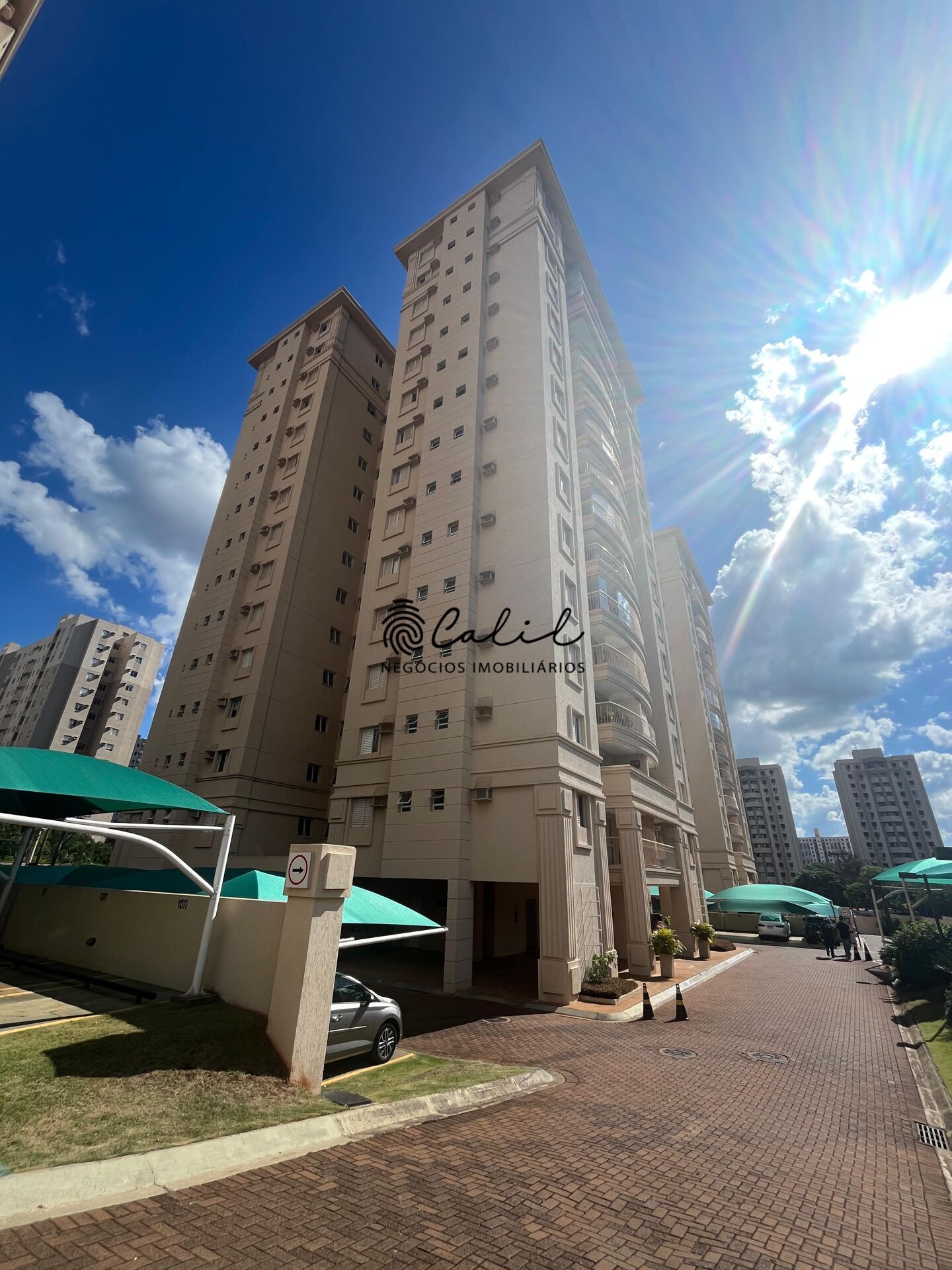 Apartamento à venda com 3 quartos, 103m² - Foto 2