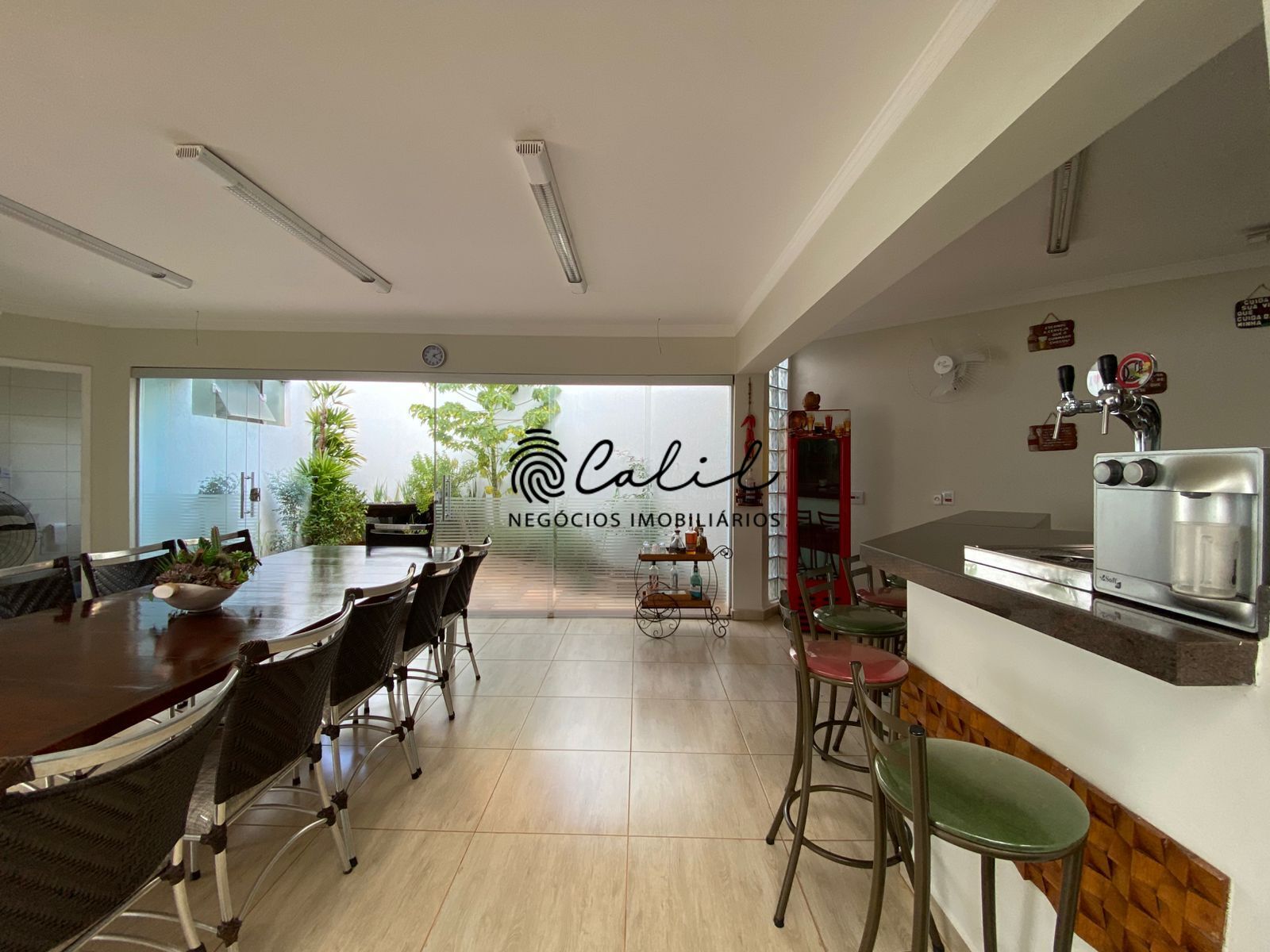 Casa à venda com 4 quartos, 354m² - Foto 17
