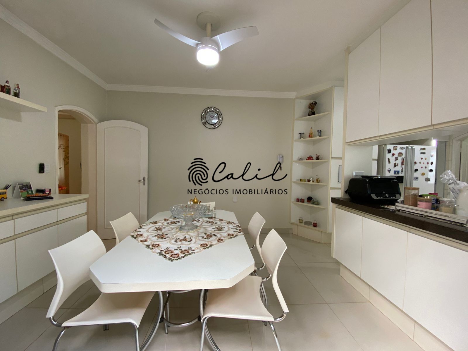 Casa à venda com 4 quartos, 354m² - Foto 9