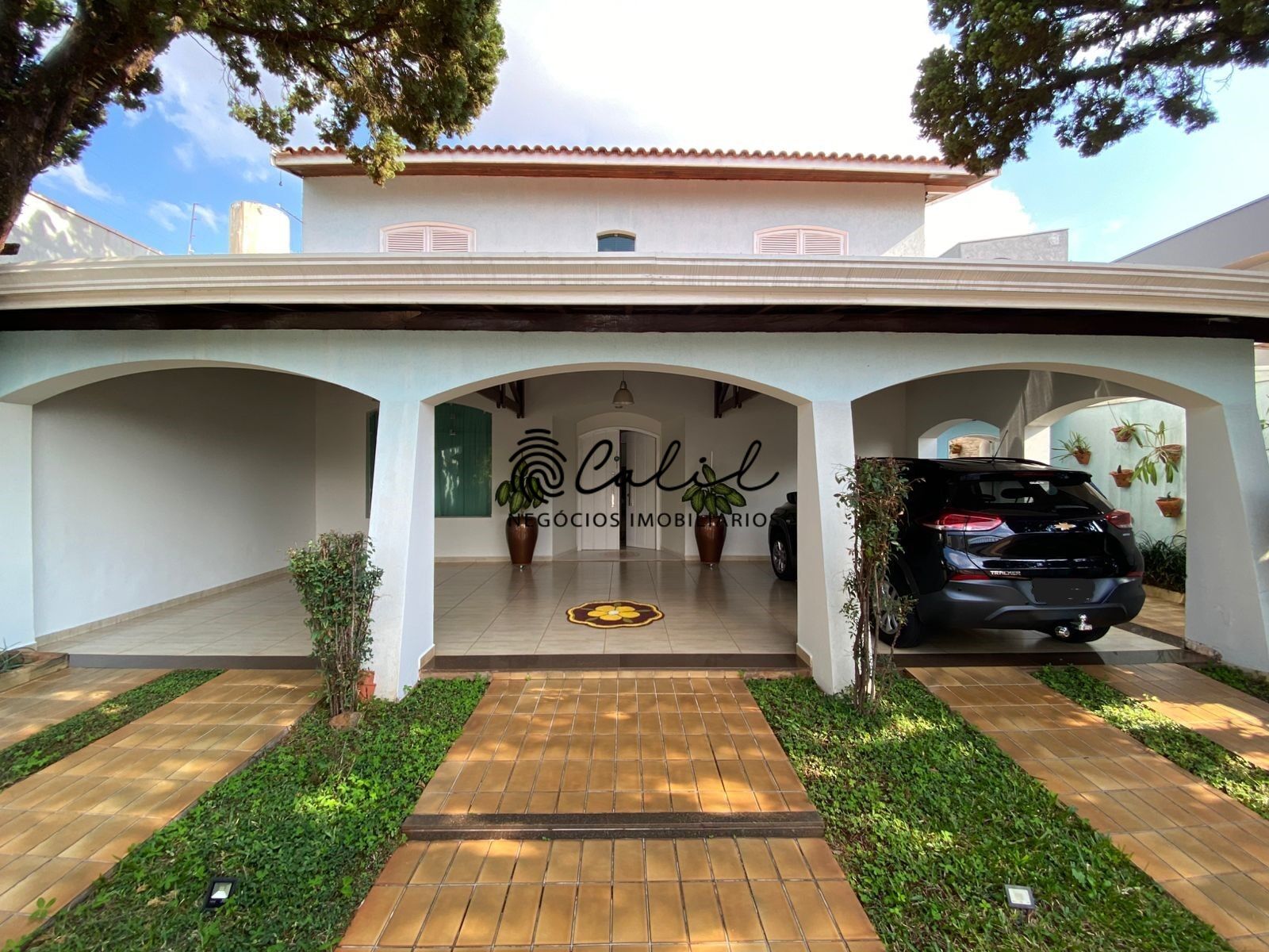 Casa à venda com 4 quartos, 354m² - Foto 1
