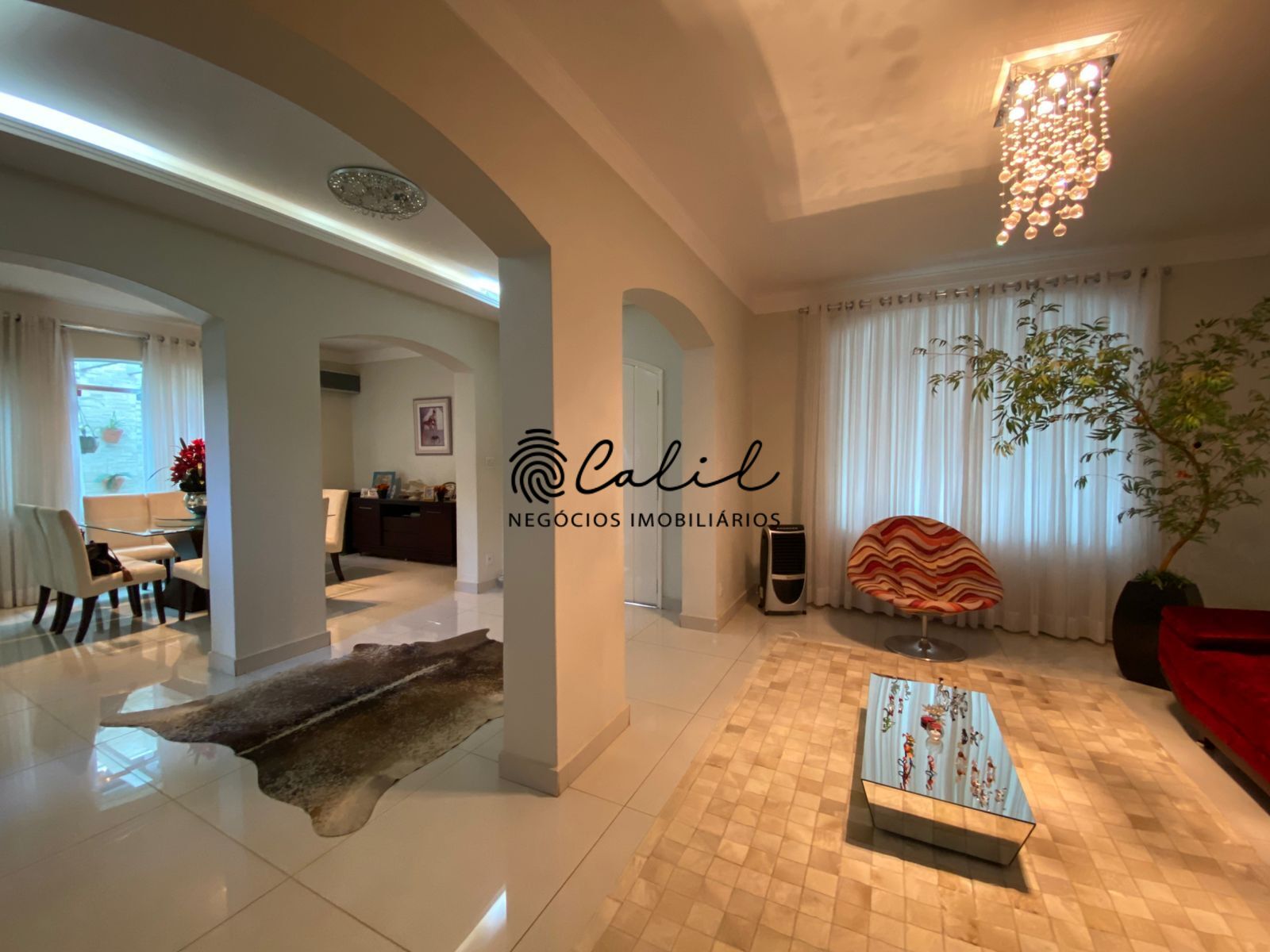 Casa à venda com 4 quartos, 354m² - Foto 2